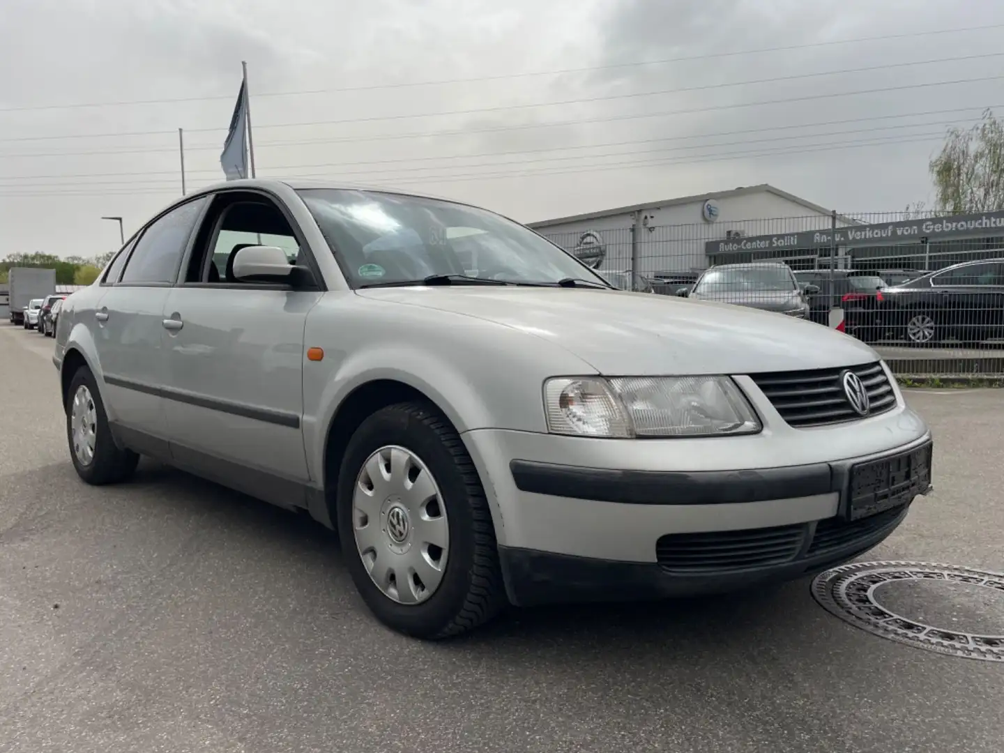 Volkswagen Passat 1.8 T Basis* Automatik Argent - 1