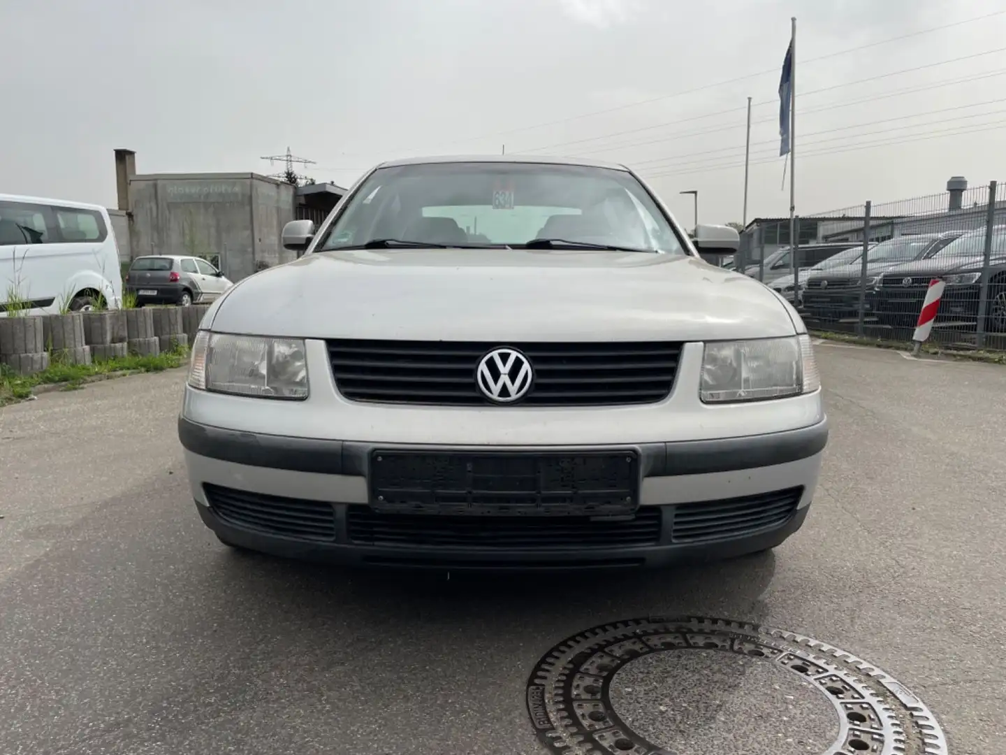 Volkswagen Passat 1.8 T Basis* Automatik Argent - 2