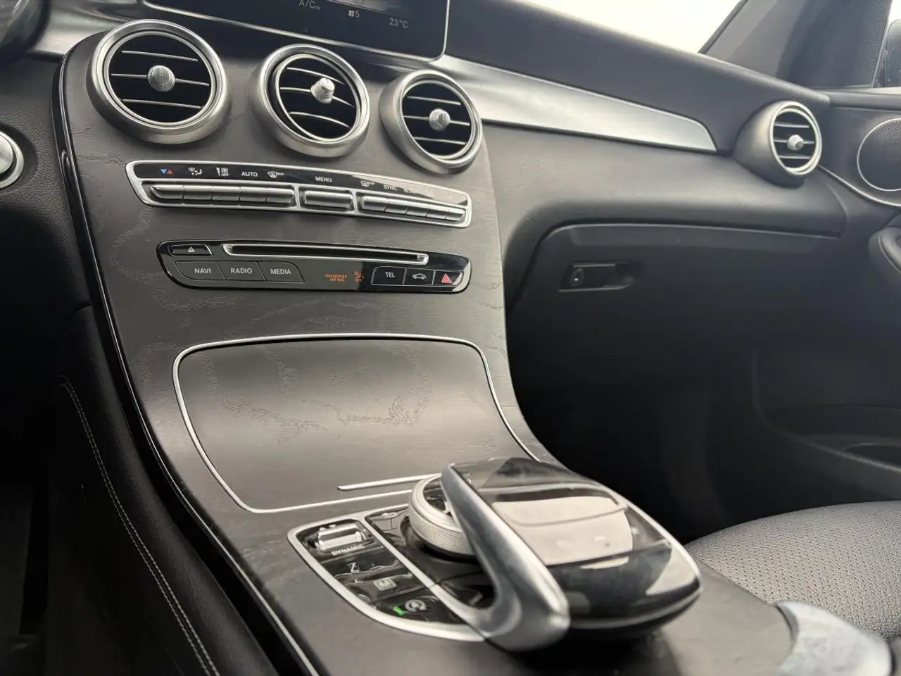 Mercedes-Benz GLC снимка Mercedes-Benz GLC