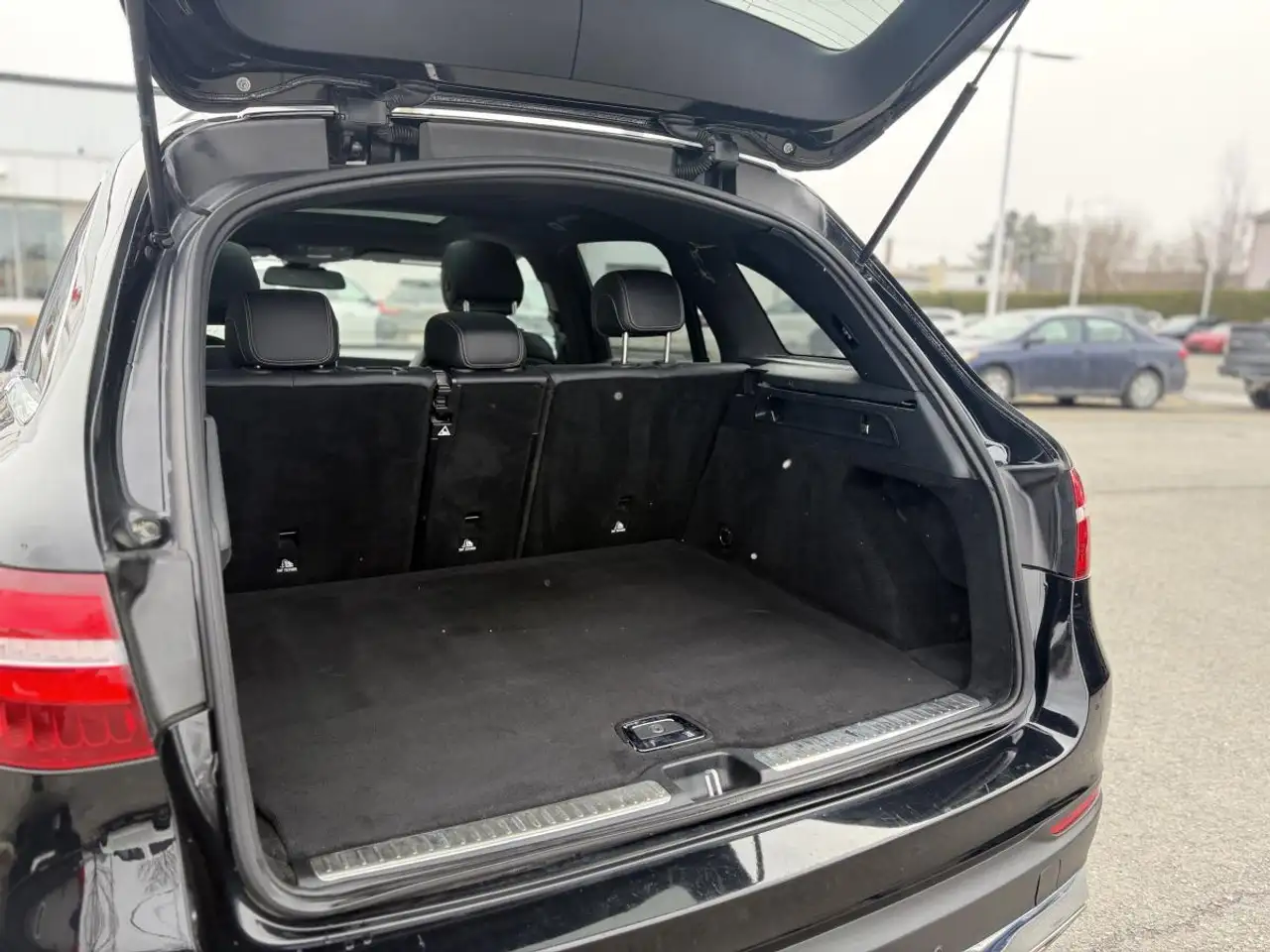 Mercedes-Benz GLC снимка Mercedes-Benz GLC