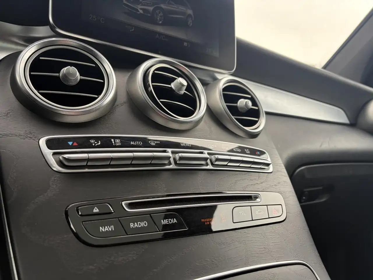 Mercedes-Benz GLC снимка Mercedes-Benz GLC