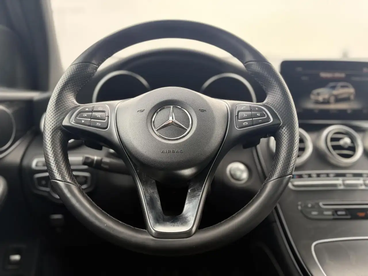 Mercedes-Benz GLC снимка Mercedes-Benz GLC