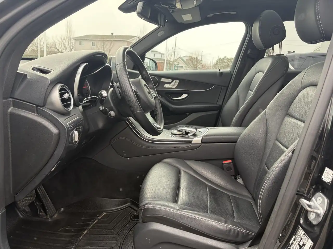 Mercedes-Benz GLC снимка Mercedes-Benz GLC