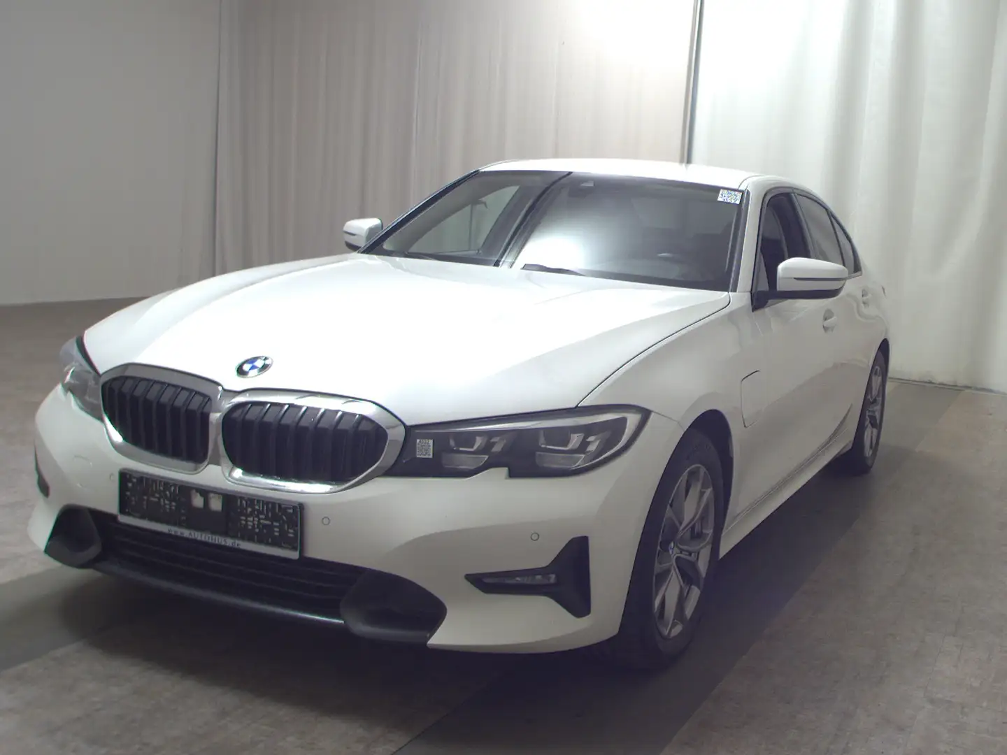 BMW 330 e Sport-Line T-Leder Navi LED LC-Pro Hifi Weiß - 2