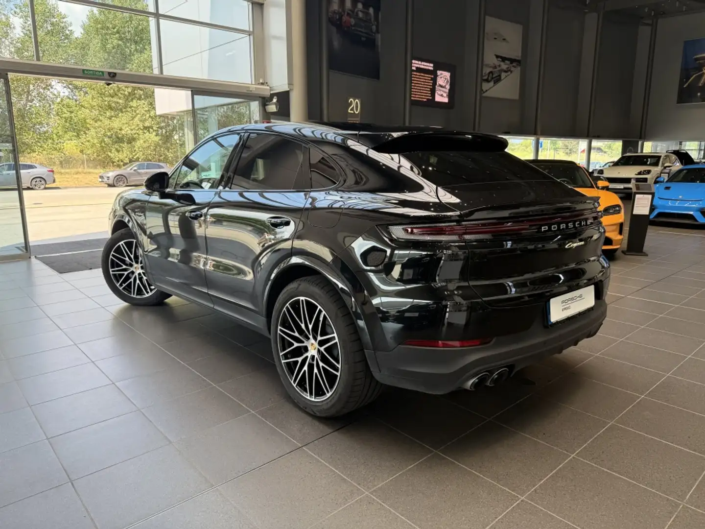 Porsche Cayenne Coupé E-Hybrid Aut. Negro - 2