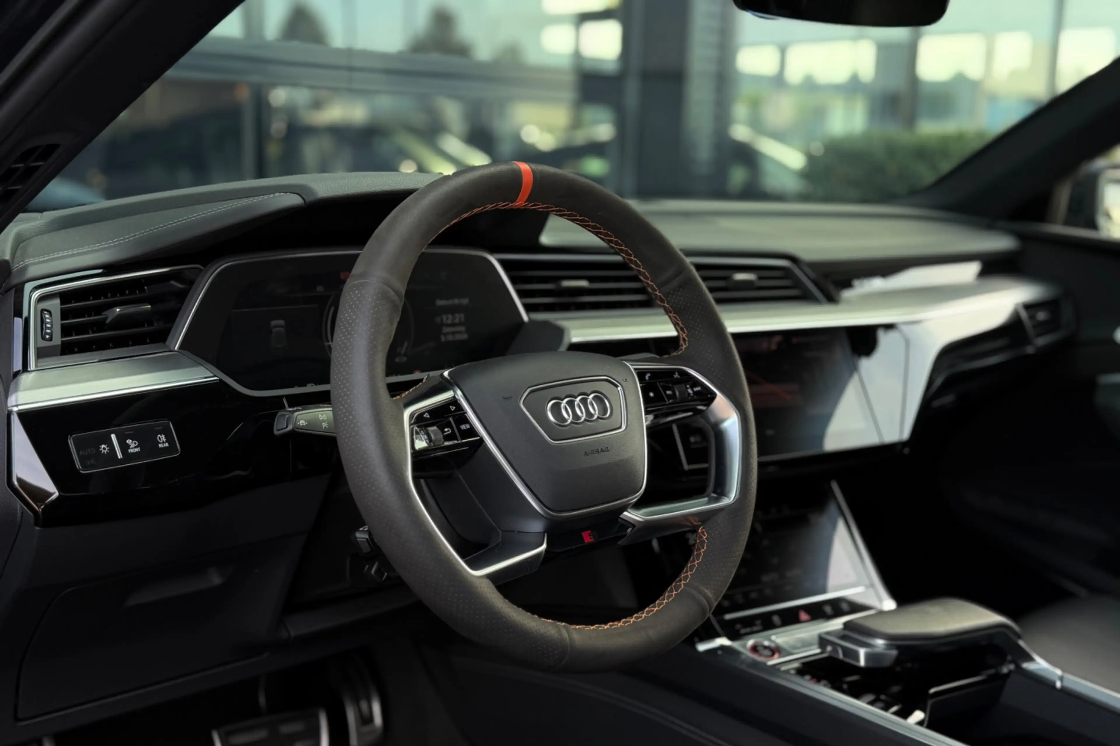 Audi e-tron Sportback S quattro 95 kWh, Leder, Pano, BodyKit, — photo 14