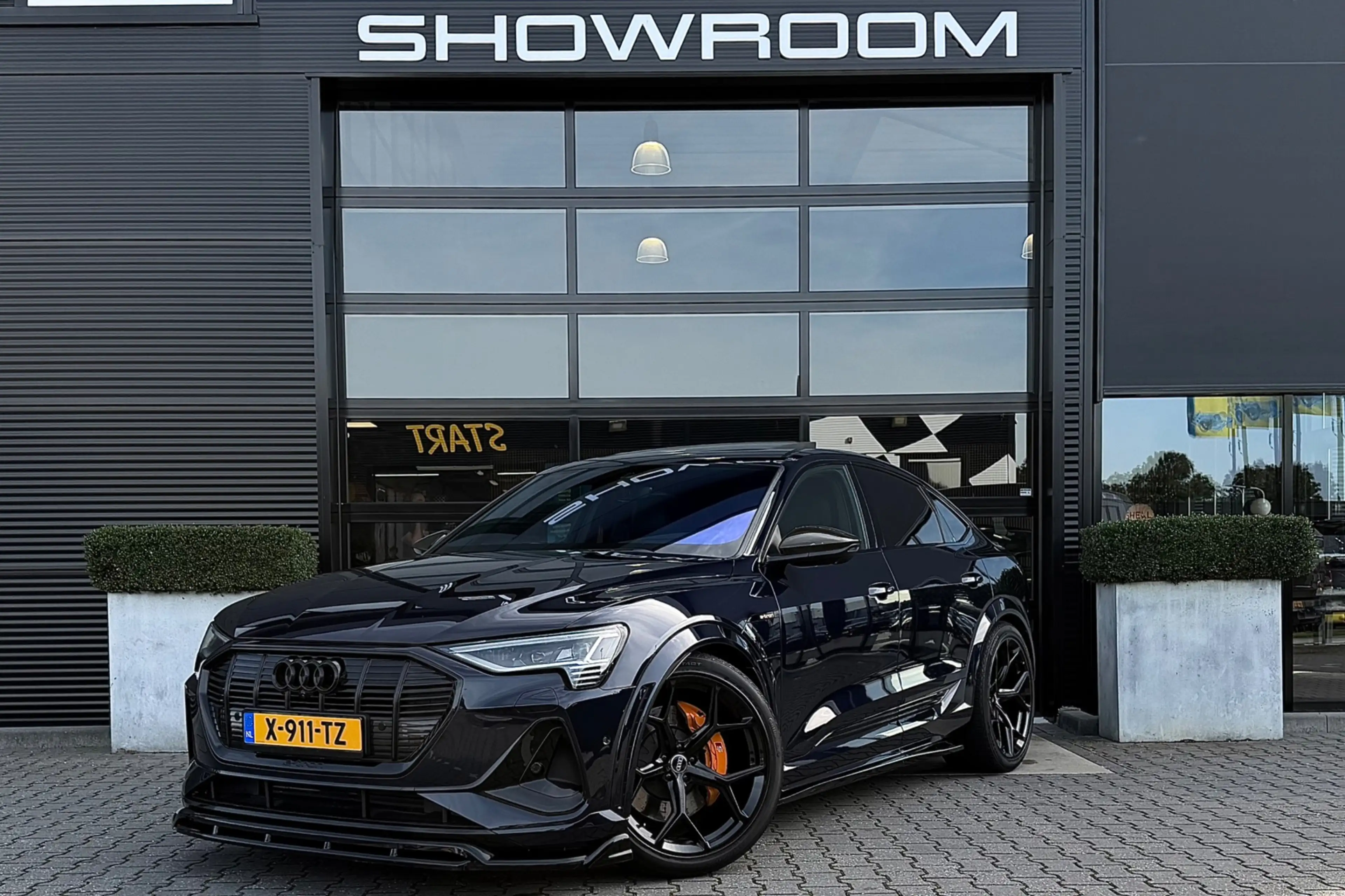 Audi e-tron Sportback S quattro 95 kWh, Leder, Pano, BodyKit, — photo 2