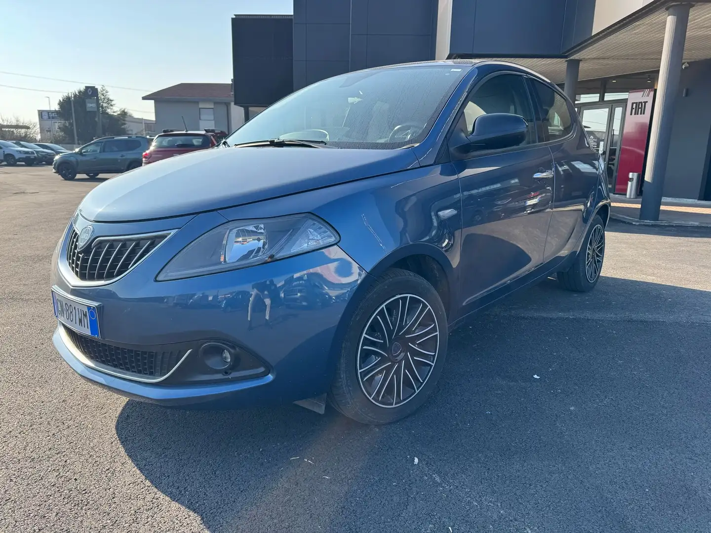 Lancia Ypsilon My23 1.0 Firefly 70 CvStart&Stop Hybrid Gold Blu/Azzurro - 1