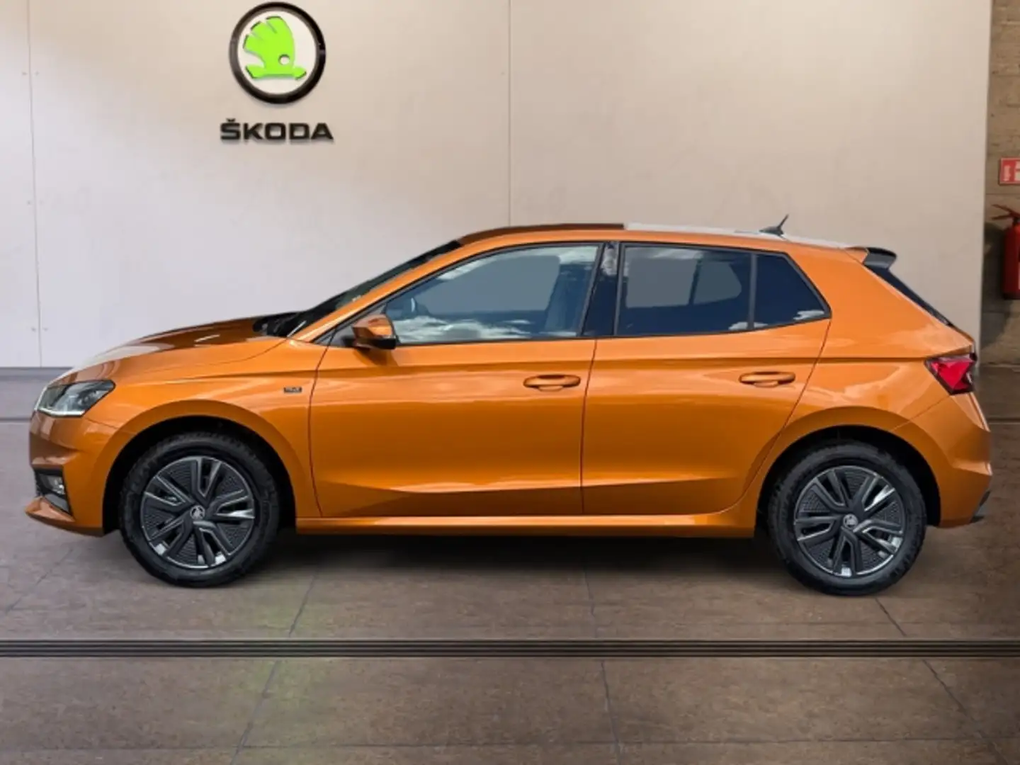 Skoda Fabia Tour 1.0 TSI LED 16'' PDC RÜFA CLIMATRONIC SHZ Oranje - 2