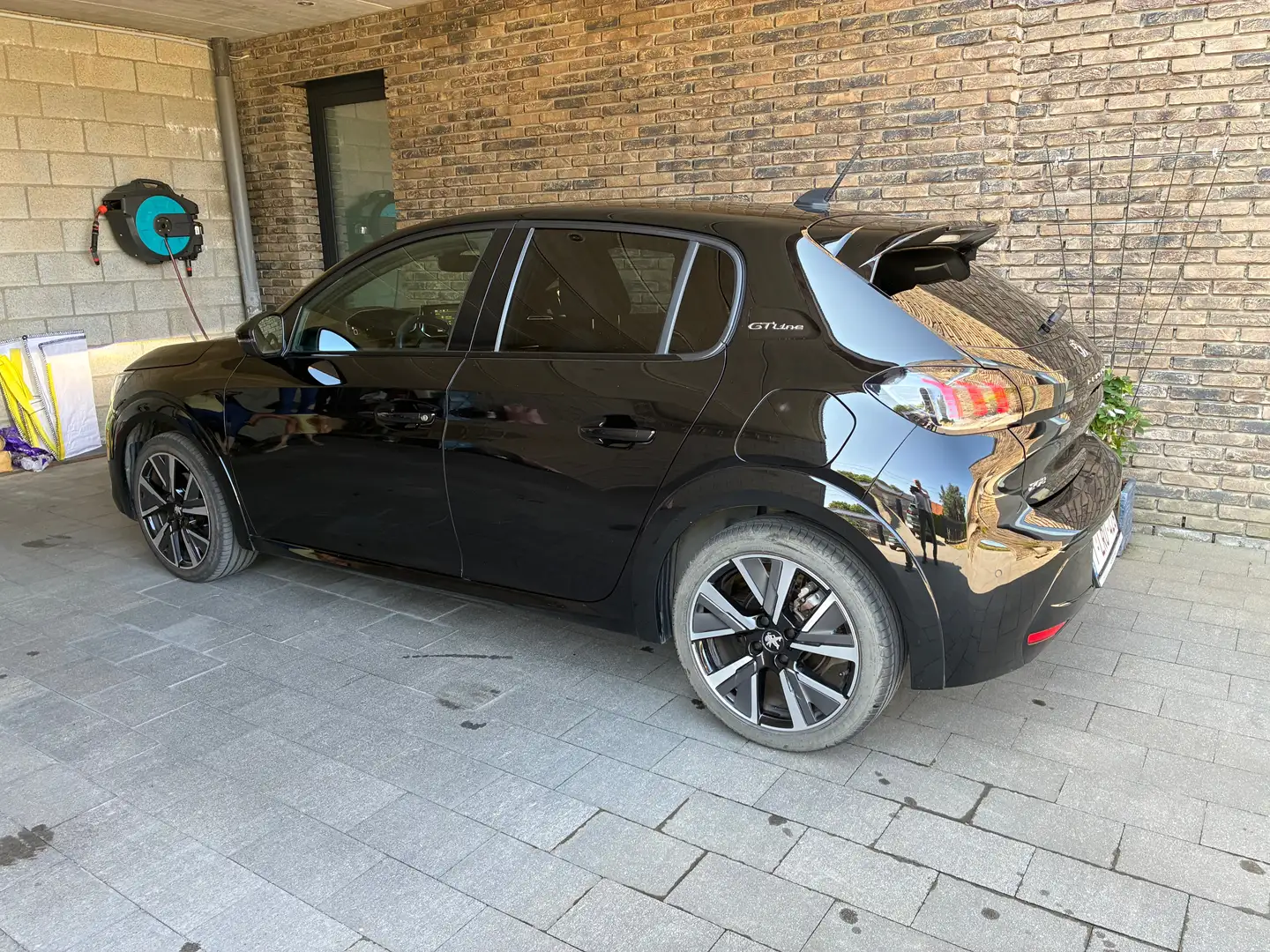 Peugeot 208 208 PureTech 100 EAT8 Allure Zwart - 2