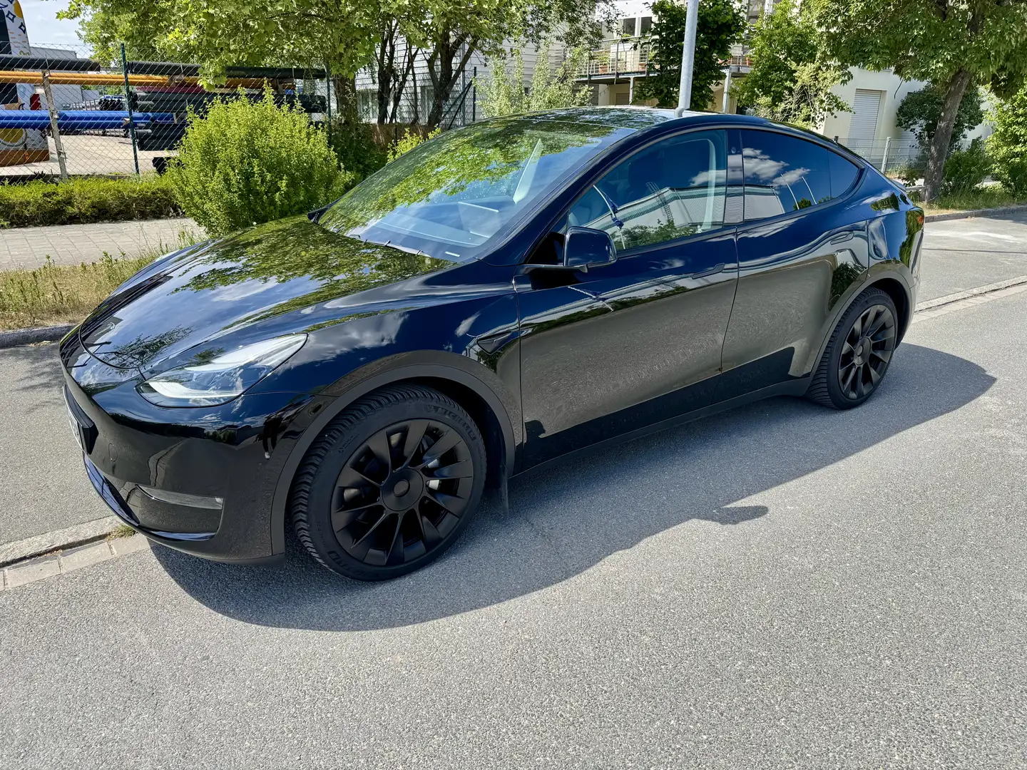 Tesla Model Y Long Range 20 Zoll AHK Matrix Negro - 1