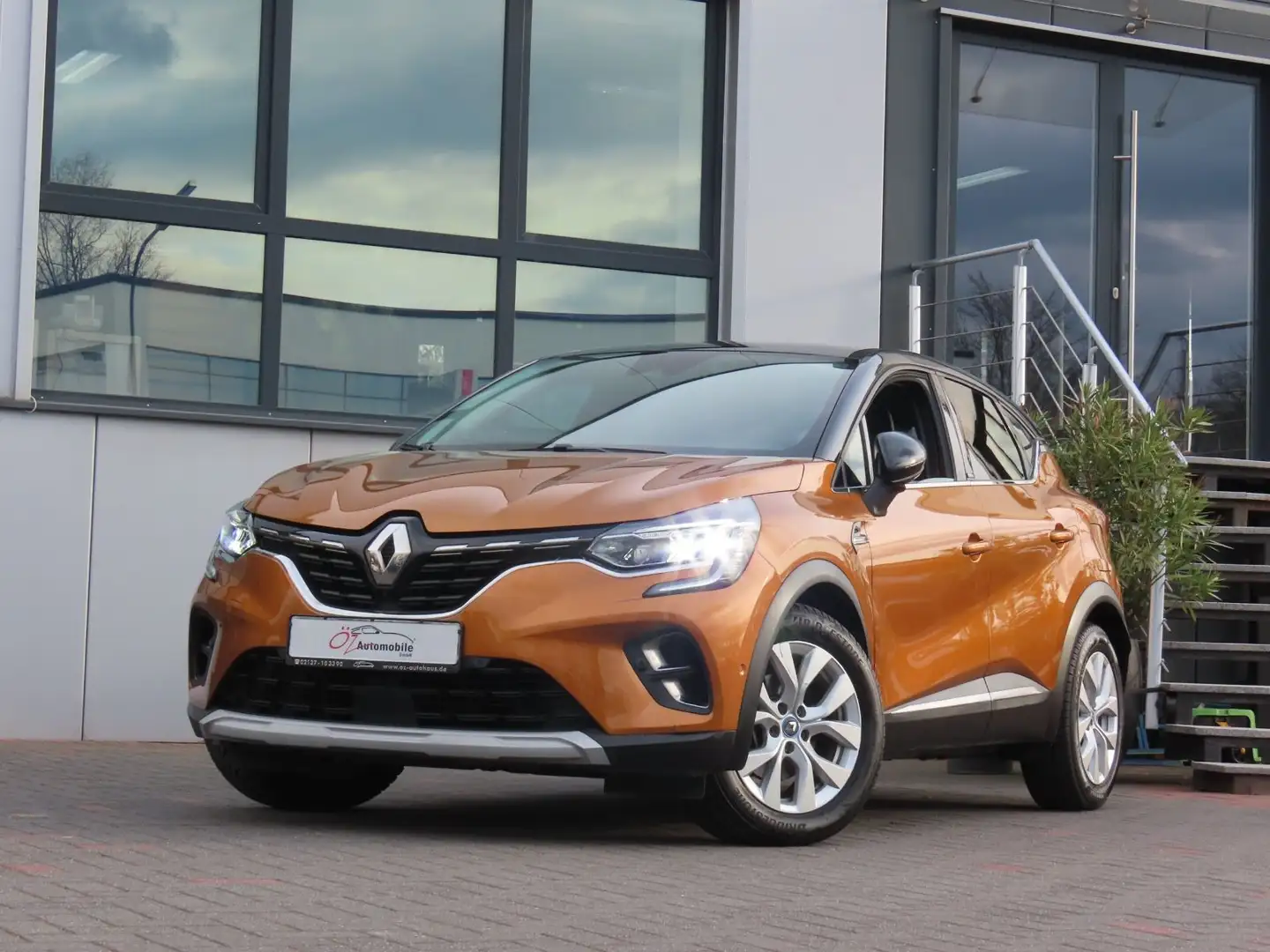 Renault Captur E-TECH 1.6 PHEV INTENS Autom.  1- Hd. 27.773 km Orange - 2