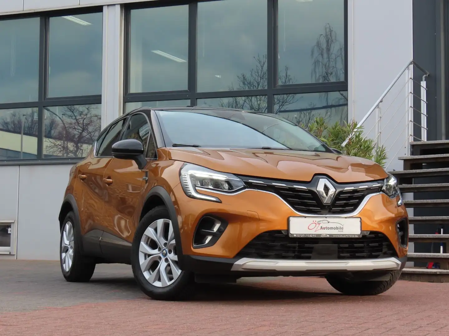 Renault Captur E-TECH 1.6 PHEV INTENS Autom.  1- Hd. 27.773 km Orange - 1