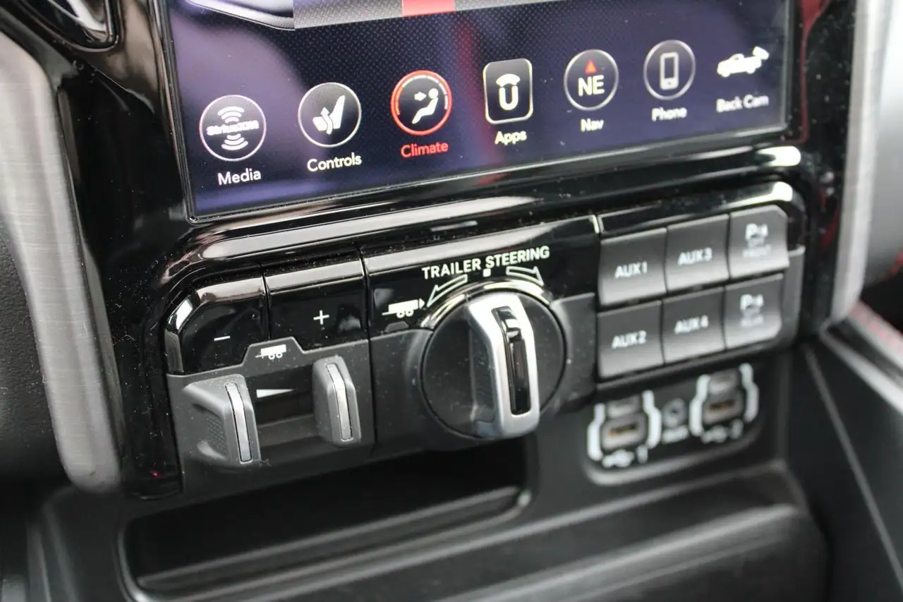 RAM 1500 снимка RAM 1500
