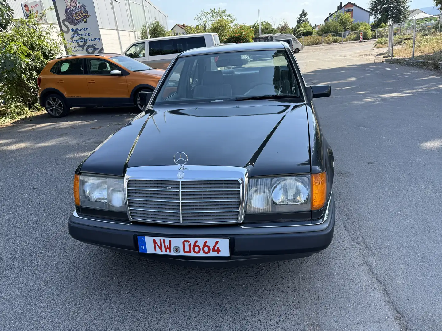 Mercedes-Benz E 230 Oldtimer H Kenzeischen ((ATM U GETRIEBE 176 TKM)) Fekete - 1