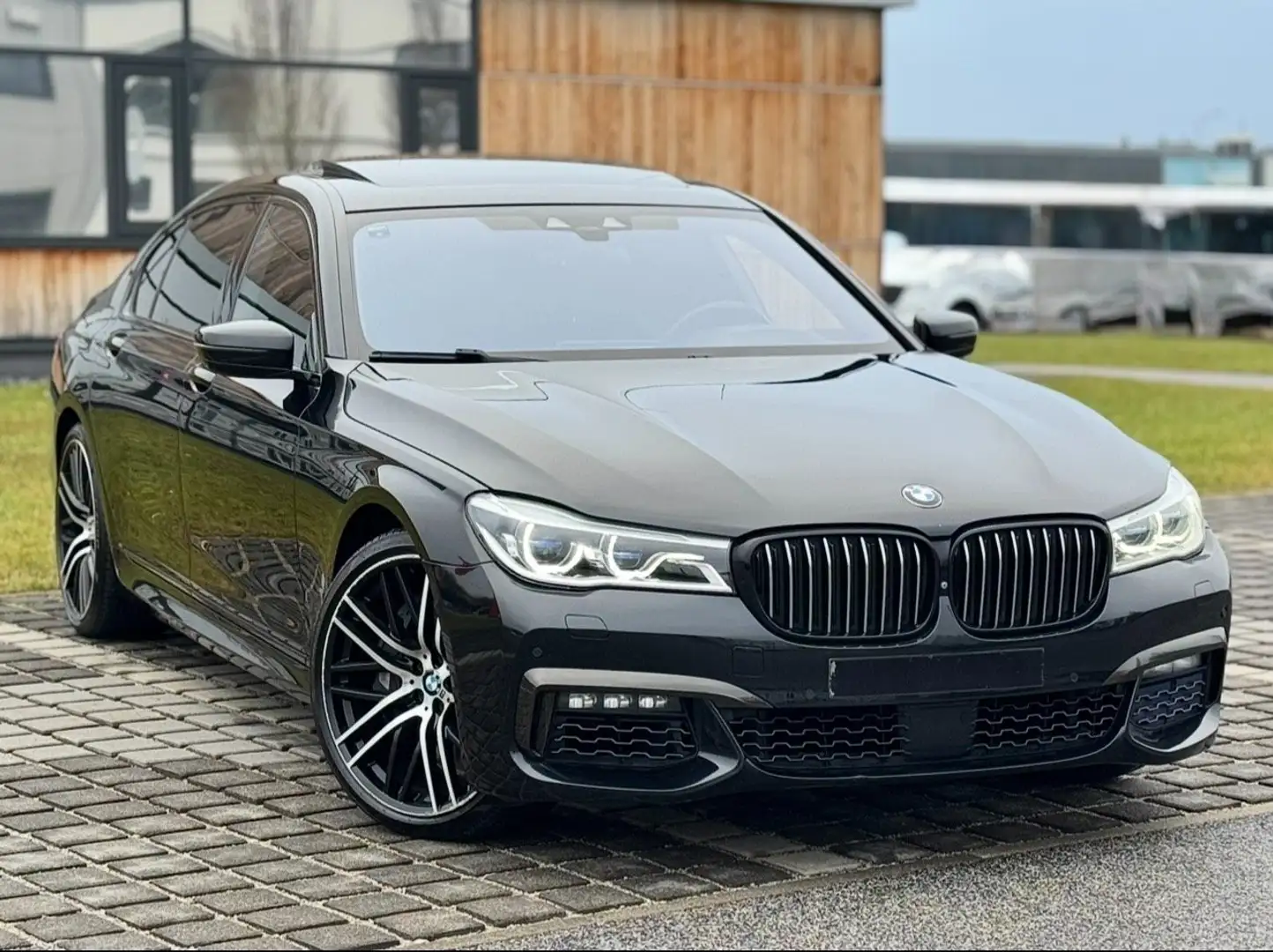 BMW 750 750Li xDrive *M-PAKET, FOND, B&W, MEGA-VOLL* Schwarz - 1