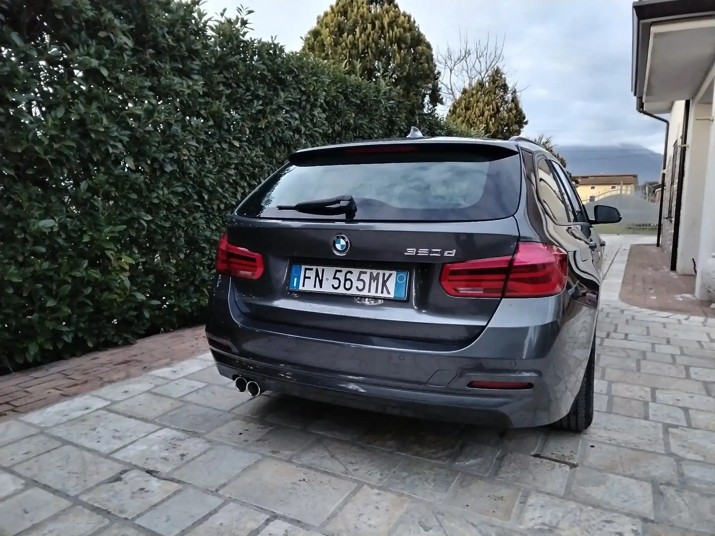 BMW 320 320d Touring Business Advantage auto - 2