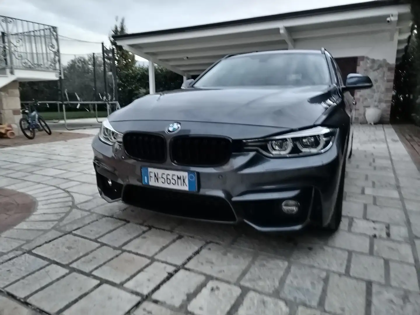 BMW 320 320d Touring Business Advantage auto - 1