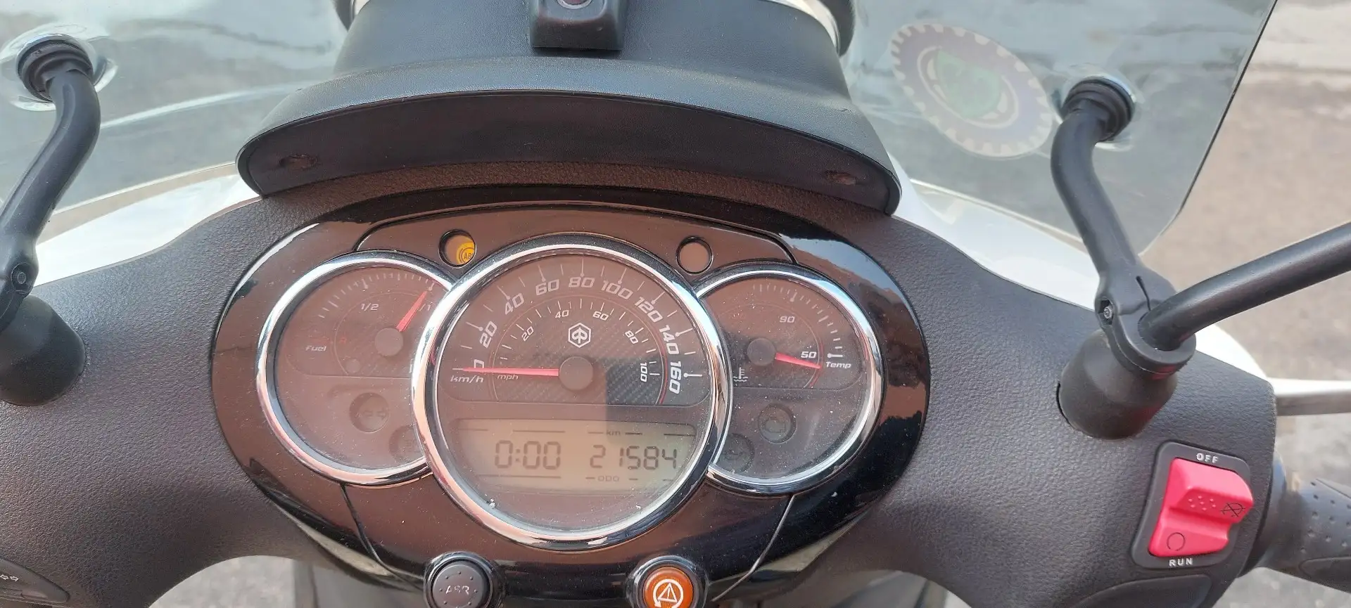 Piaggio Beverly 300 Fehér - 2