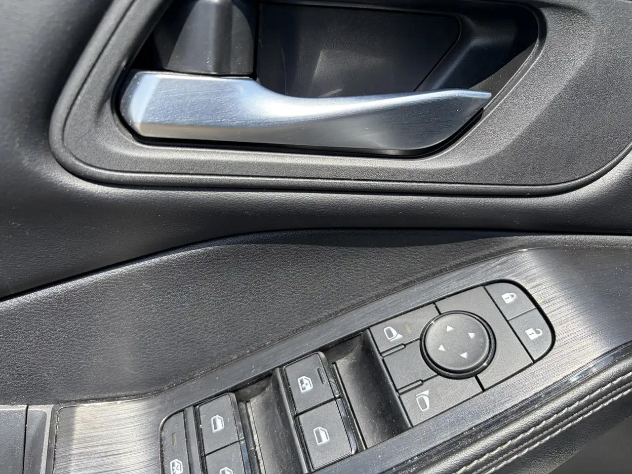 Nissan Rogue fotografie Nissan Rogue