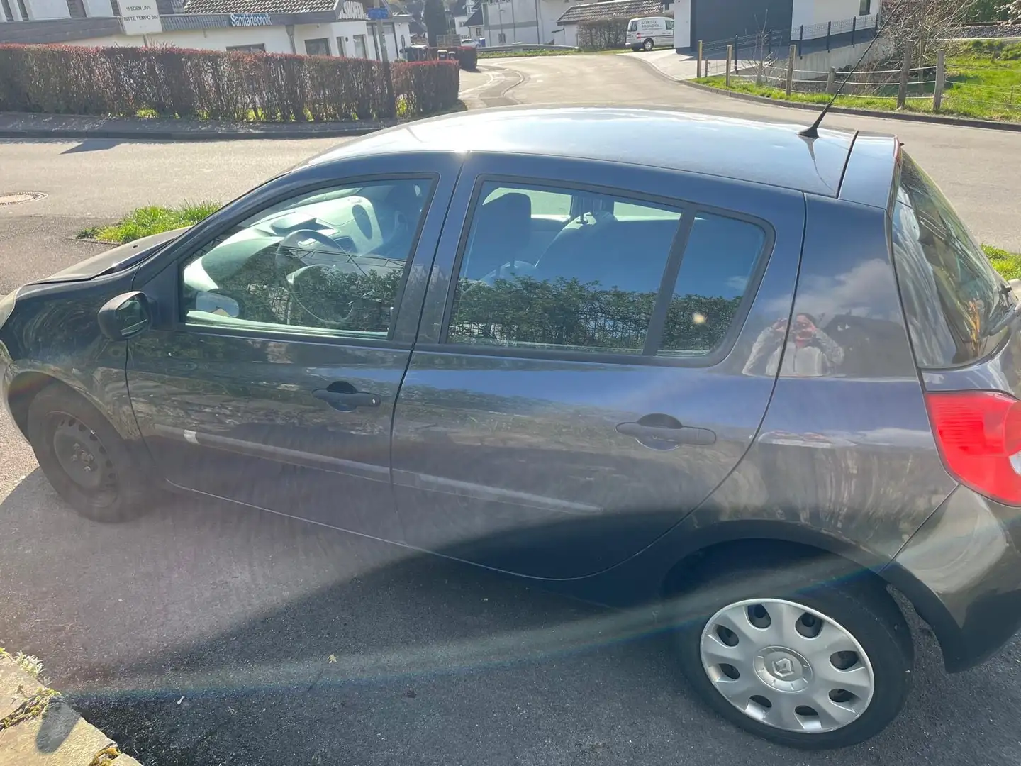 Renault Clio Authentique - 1