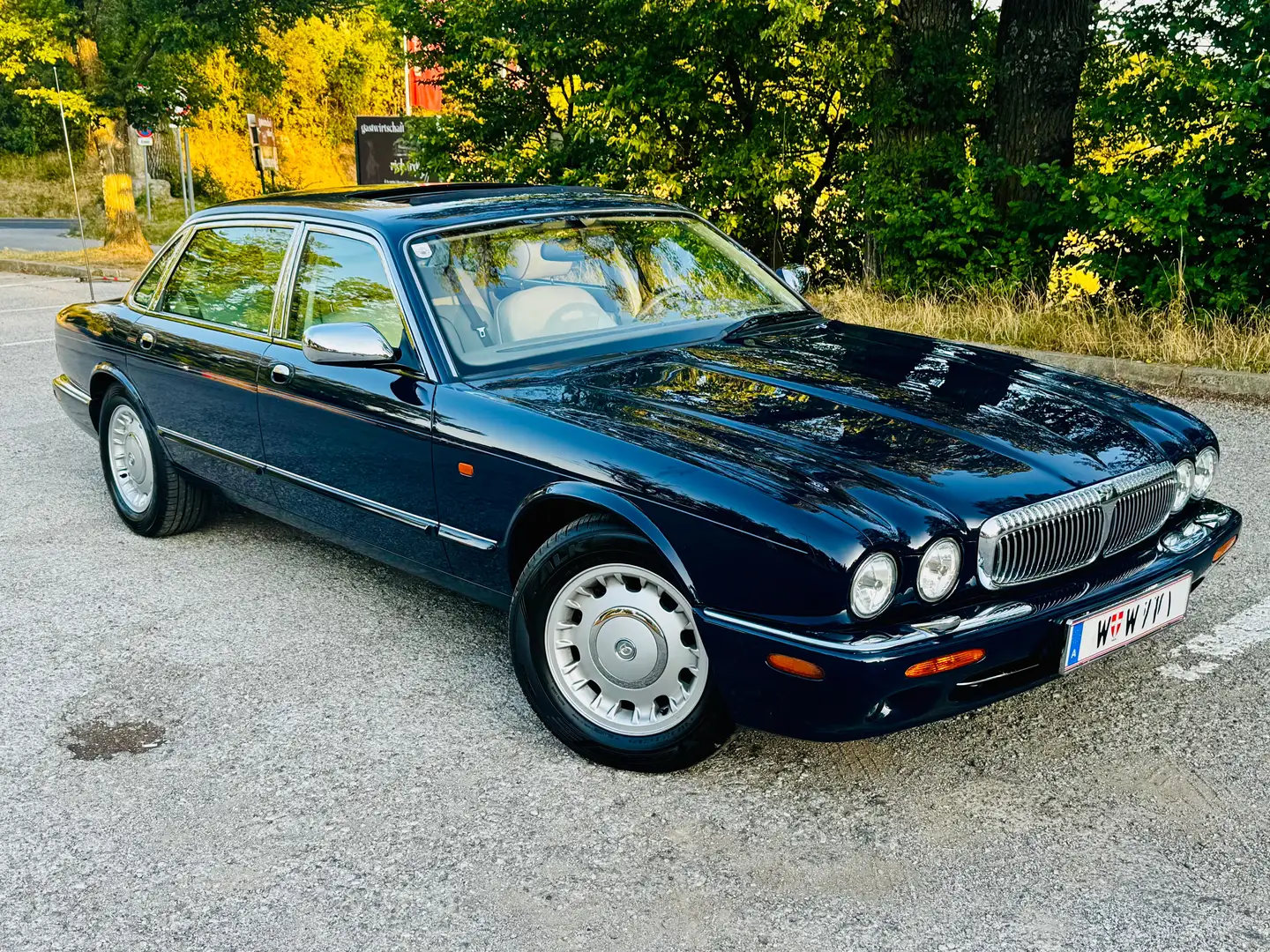 Jaguar Daimler Daimler V8 4,0 LWB Blau - 1
