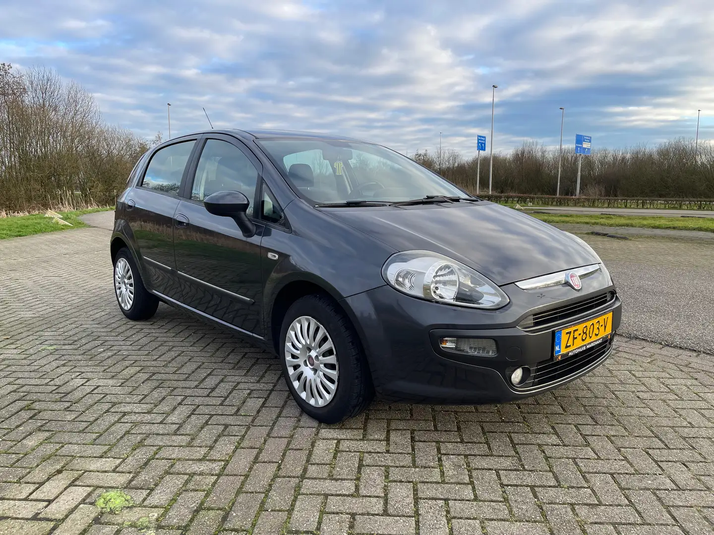 Fiat Punto Evo 1.4 Business Grijs - 1