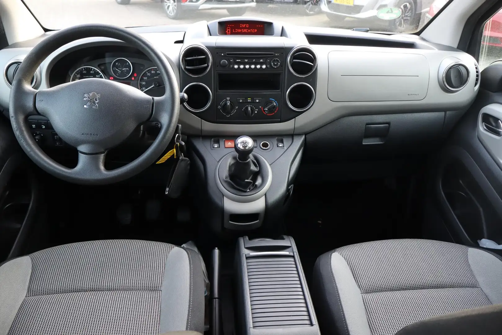 Peugeot Partner Tepee 1.6 VTi Outdoor Airco, Radio cd speler, Trek Zwart - 2