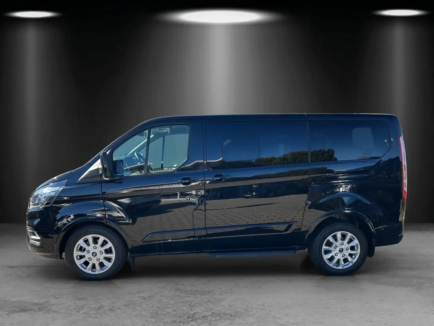 Ford Tourneo Custom 2.0 TDCi 320L1H1 TitaniumX Schwarz - 2
