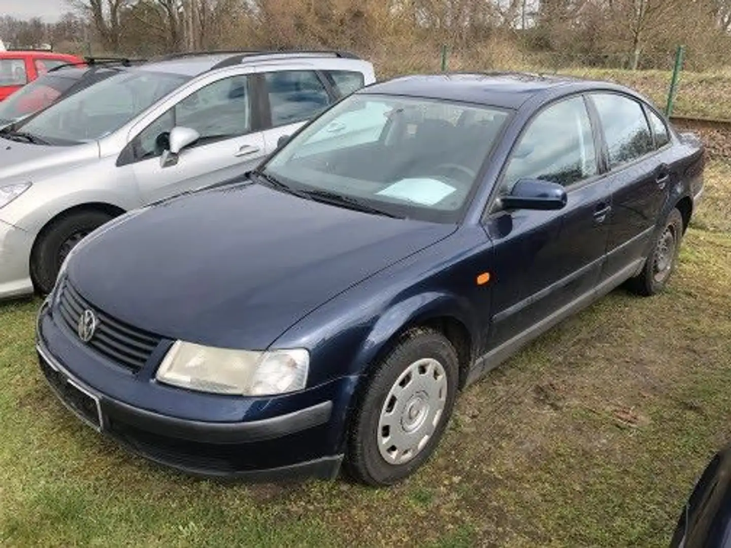 Volkswagen Passat 1.6 Klima Синій - 1