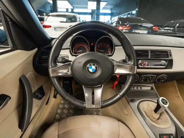 BMW Z4 view 9