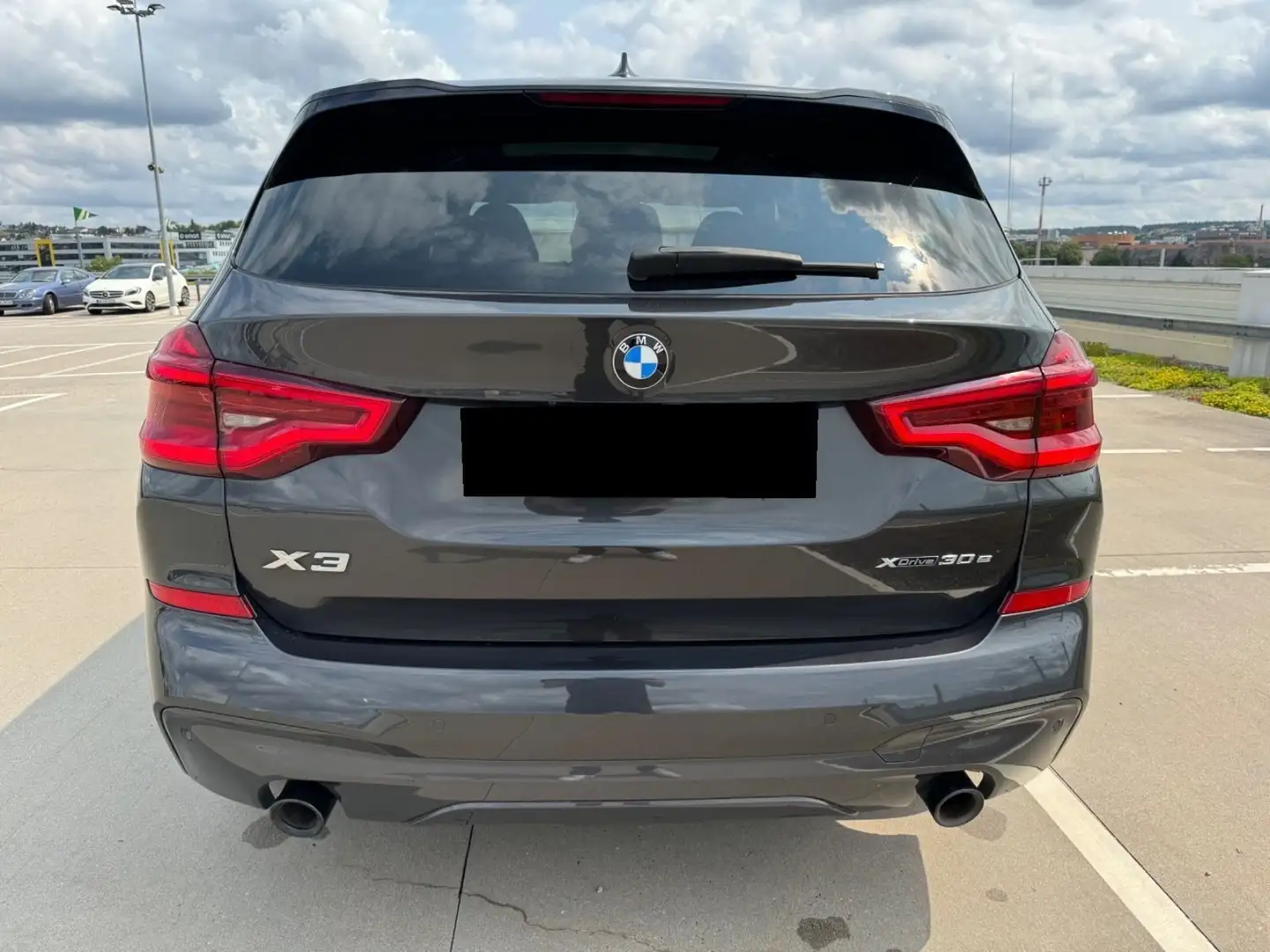 BMW X3 xDrive 30e M Sport Grau - 2