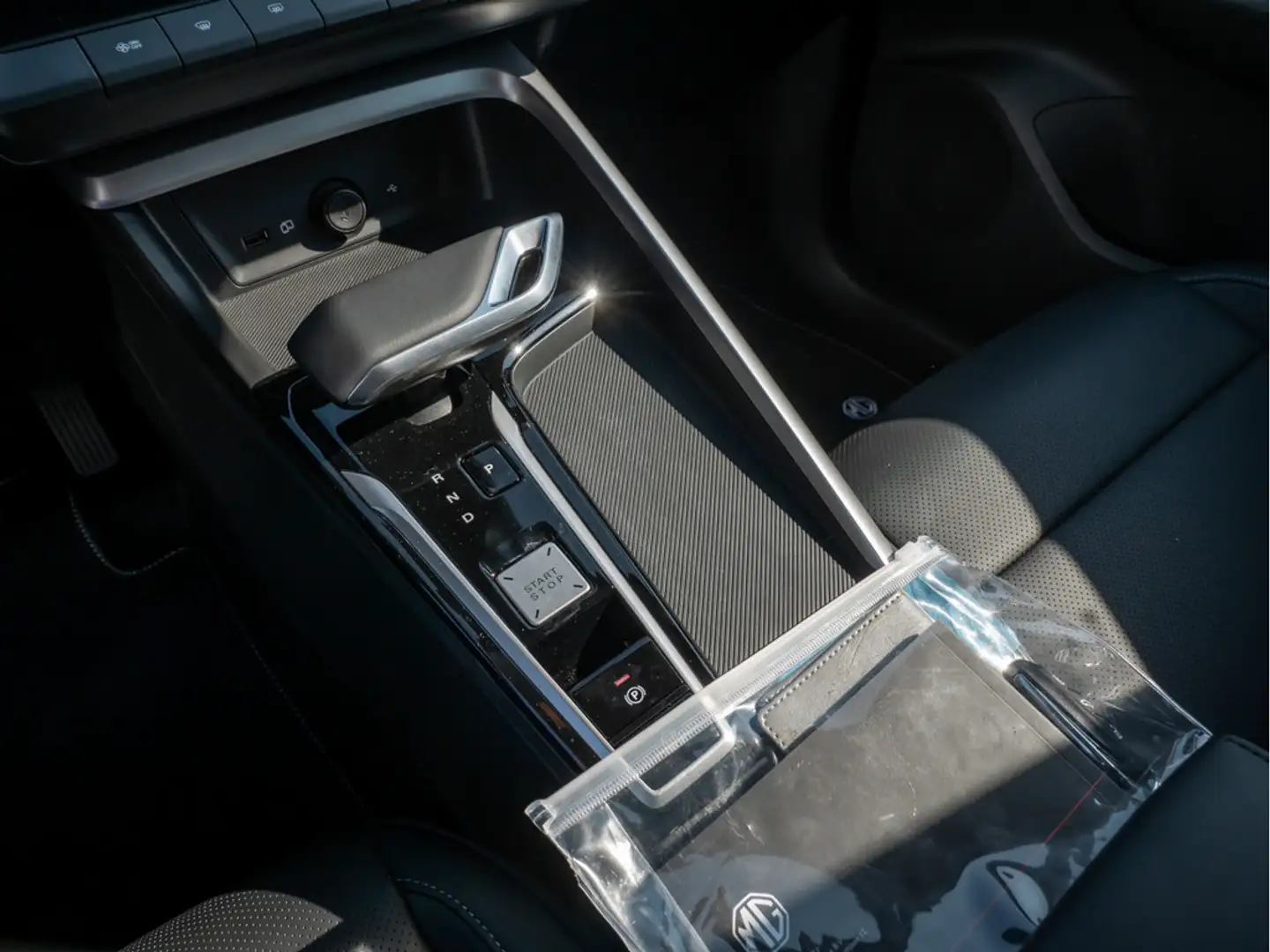 MG ZS 1.5 Hybrid+ 145 kW Luxury SHZ KAMERA LED Rouge - 2