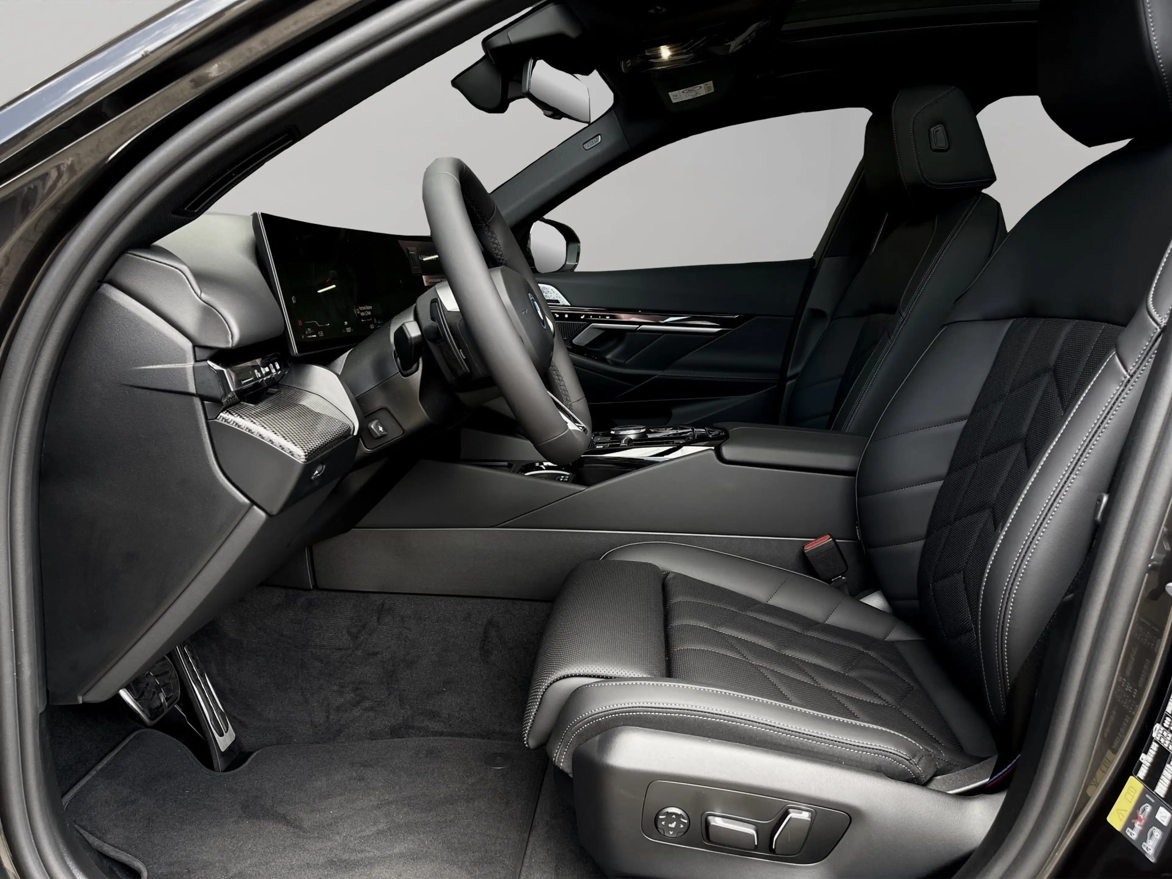 BMW 550 e xDrive Tour. M Sport Pro 20"LM AHK Glasdach Sitz — photo 9