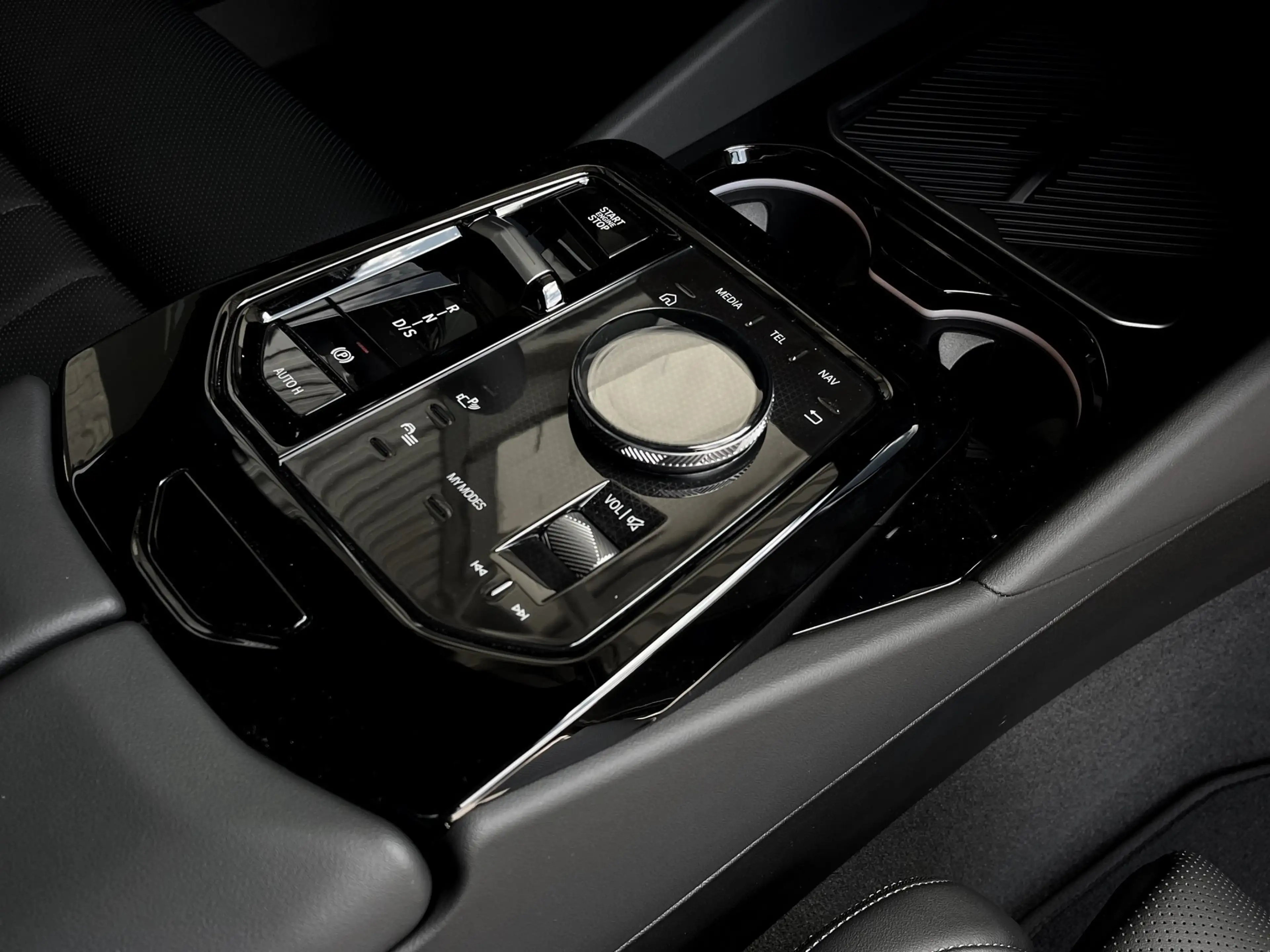 BMW 550 e xDrive Tour. M Sport Pro 20"LM AHK Glasdach Sitz — photo 10