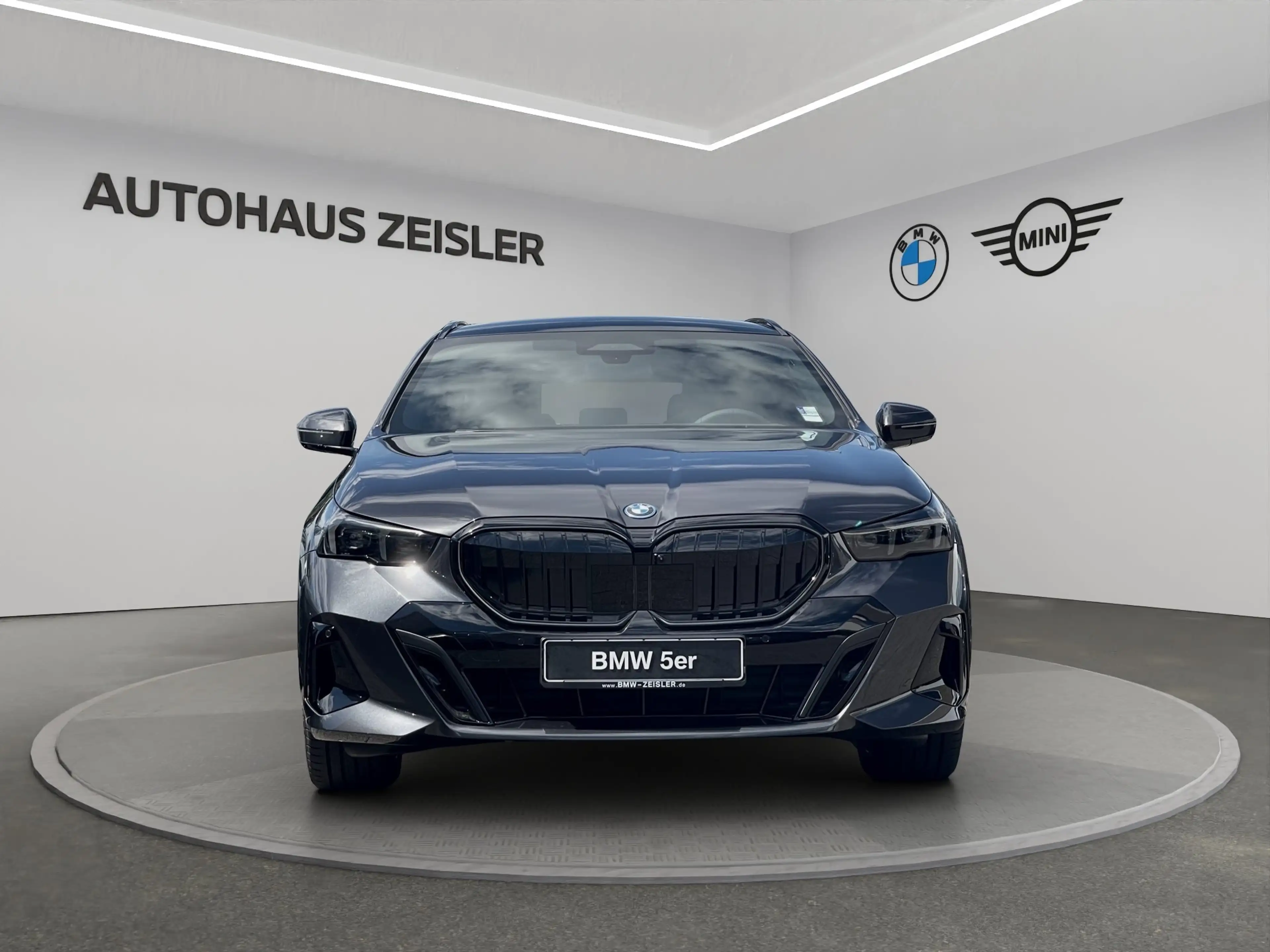 BMW 550 e xDrive Tour. M Sport Pro 20"LM AHK Glasdach Sitz — photo 5