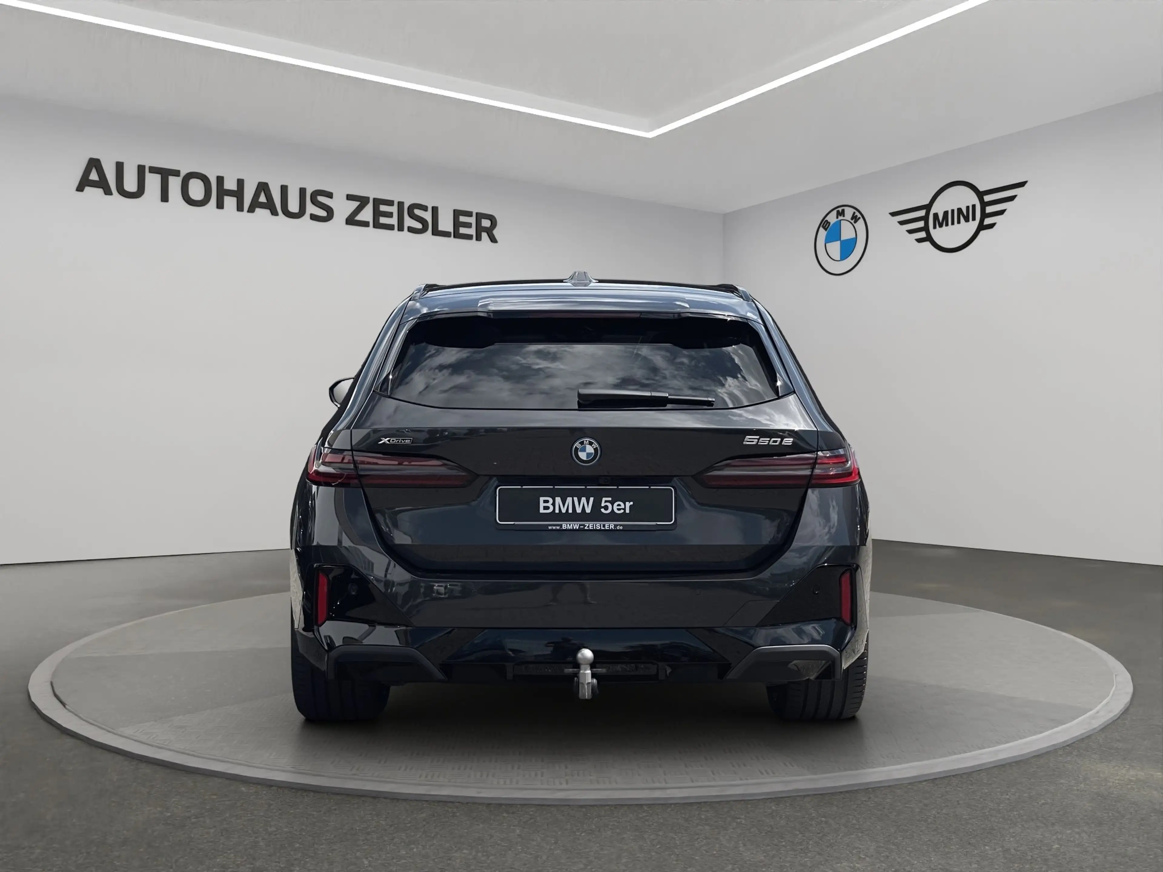 BMW 550 e xDrive Tour. M Sport Pro 20"LM AHK Glasdach Sitz — photo 6