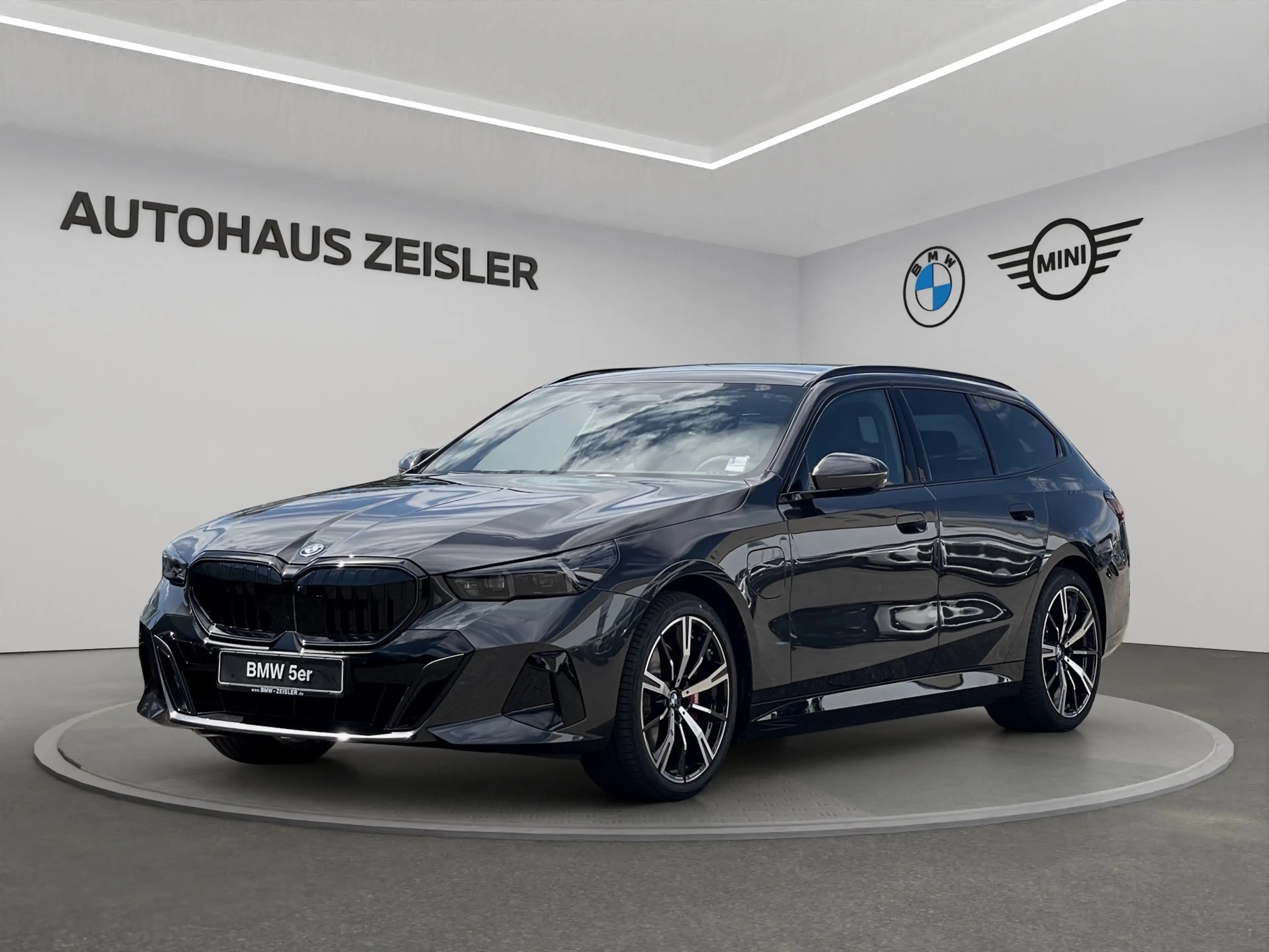 BMW 550 e xDrive Tour. M Sport Pro 20"LM AHK Glasdach Sitz