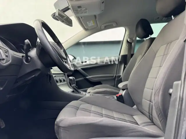 Volkswagen Golf view 13