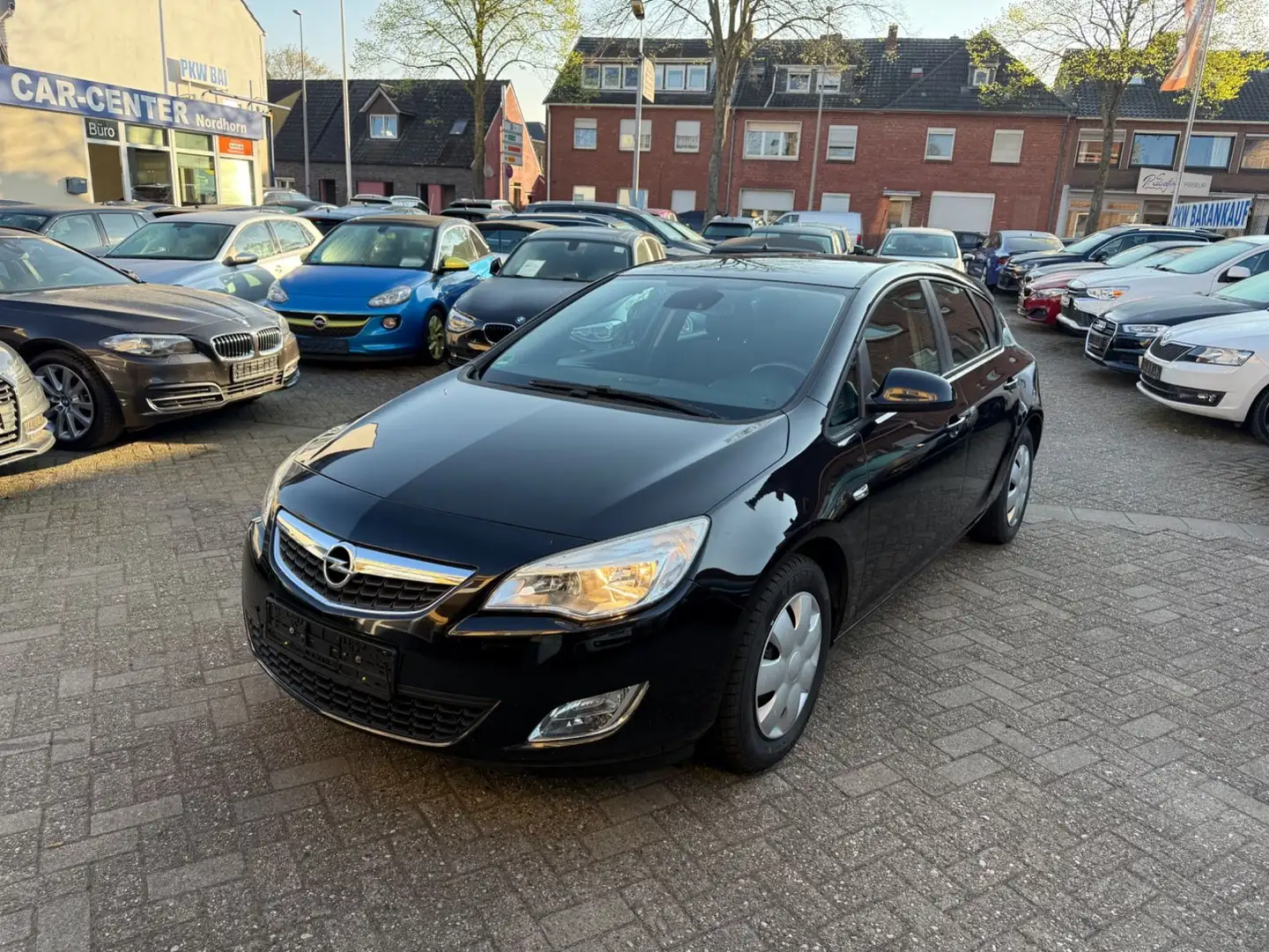 Opel Astra J Lim. 5-trg. Edition*MFL*TEMPOMAT**** Schwarz - 1