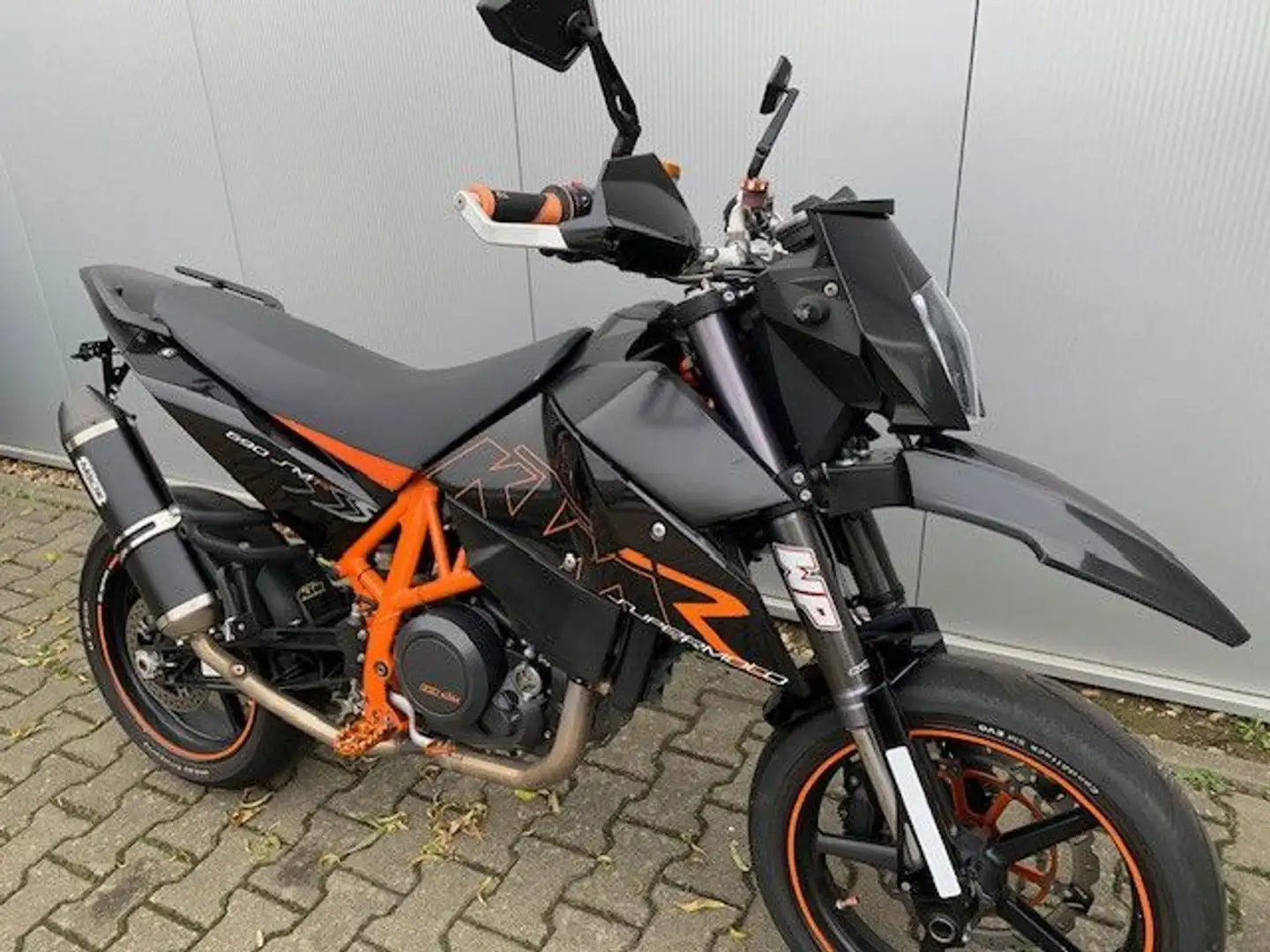 KTM 690SM-Supermoto Noir - 2