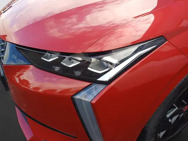 DS Automobiles DS 4 view 11
