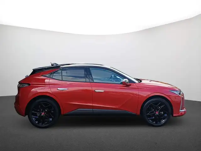 DS Automobiles DS 4 view 5
