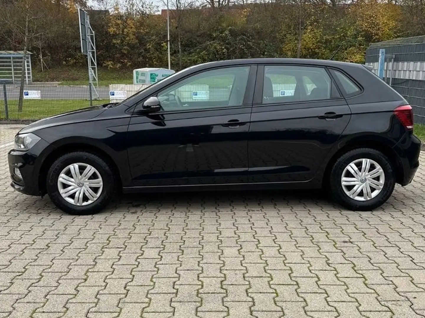 Volkswagen Polo VI Trendline*SHZ*LED*PDC*60TKM*TOP Zwart - 2