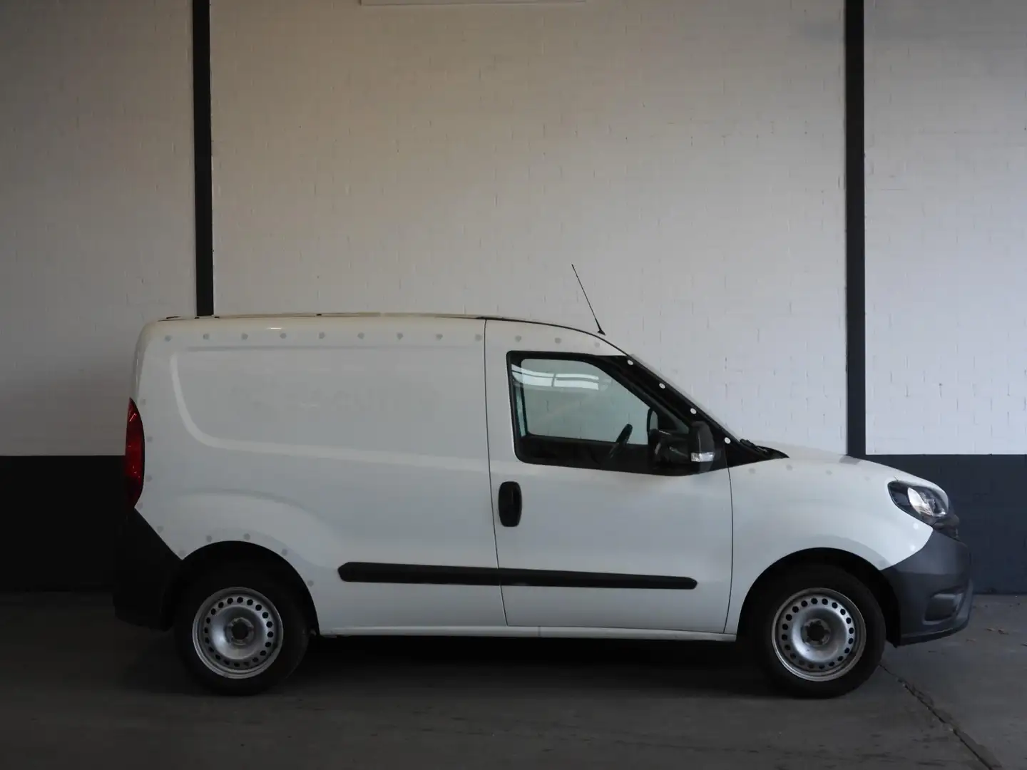 Fiat Doblo Cargo 1.4i Fire L1H1 BENZINE/BLUETOOTH! - 2