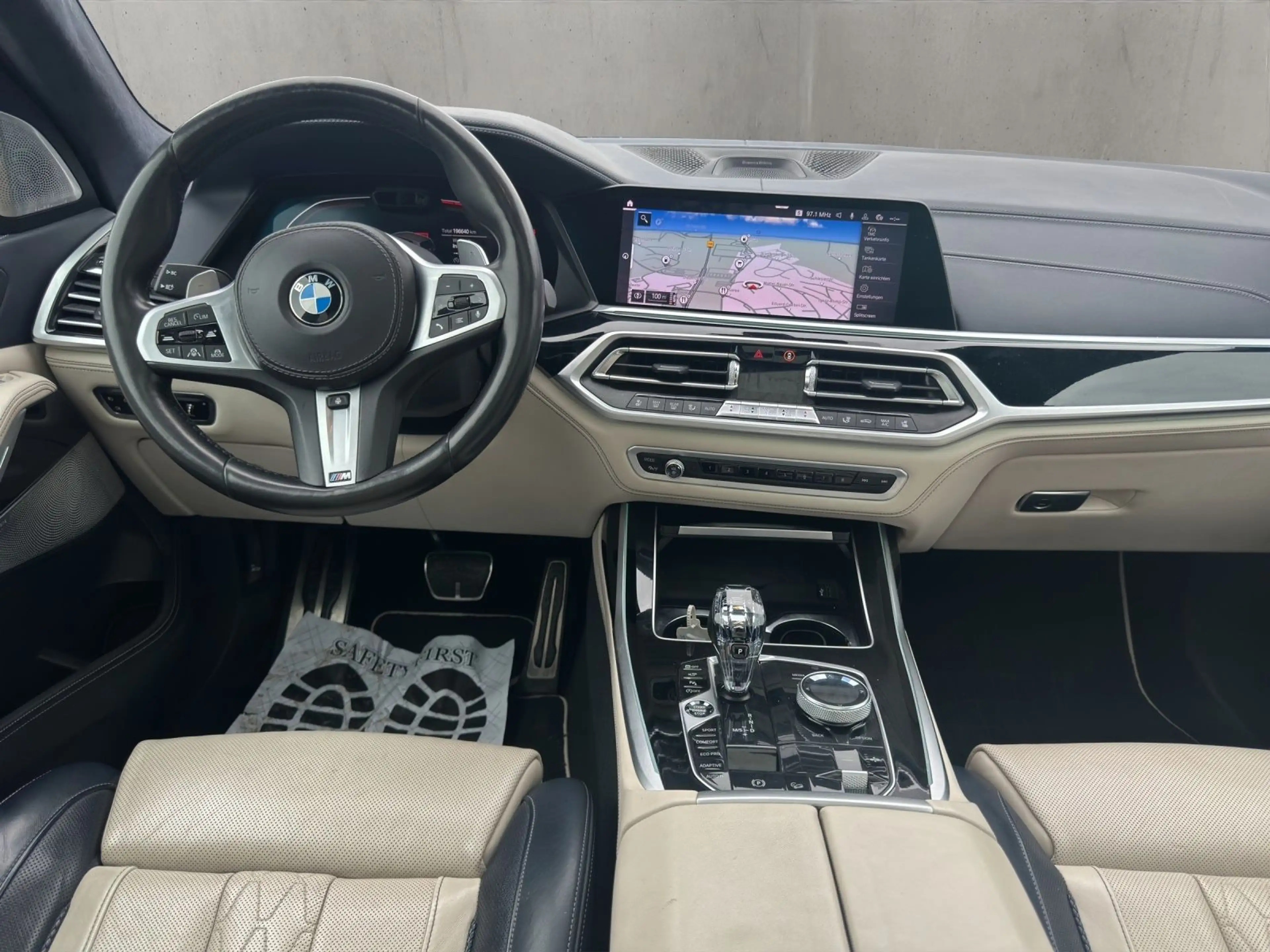 BMW X7 xDrive 30 d M Sport — photo 11