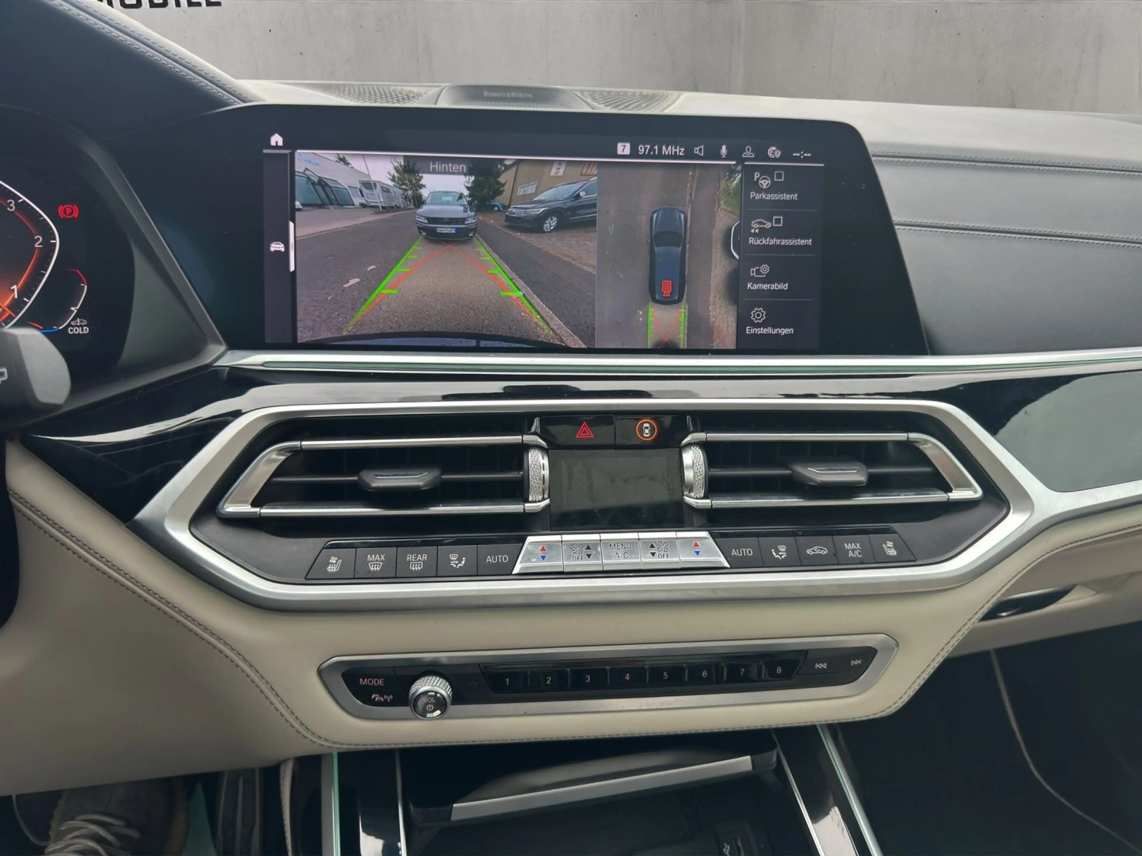BMW X7 xDrive 30 d M Sport — photo 12