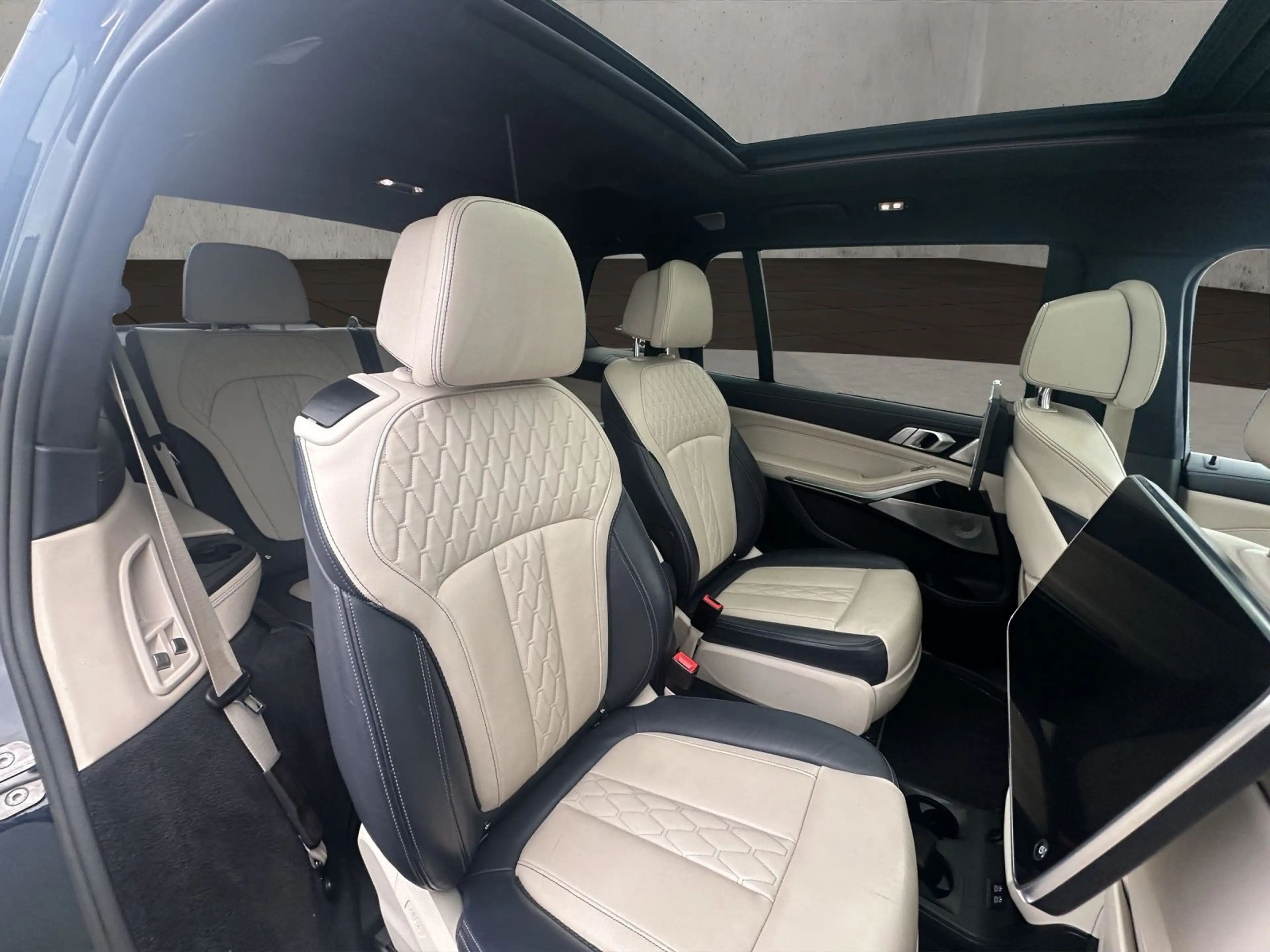 BMW X7 xDrive 30 d M Sport — photo 14