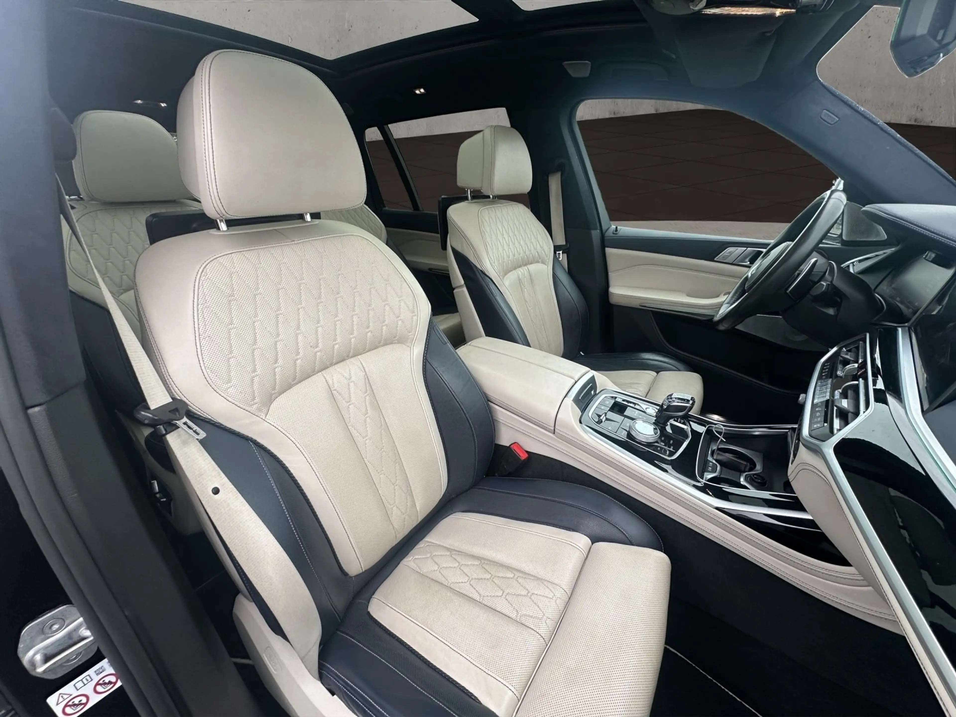 BMW X7 xDrive 30 d M Sport — photo 13
