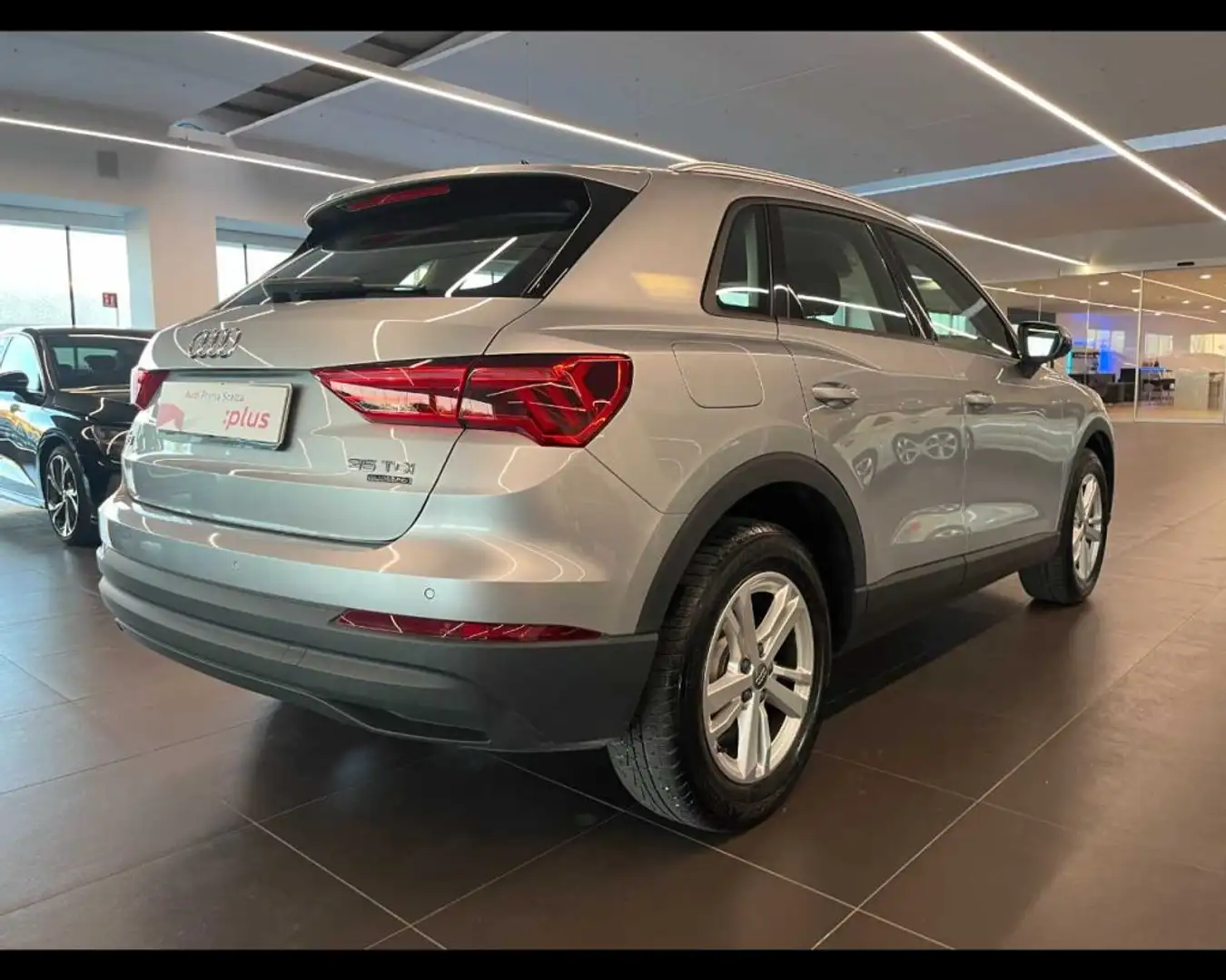 Audi Q3 35 TDI quattro Business Argento - 2
